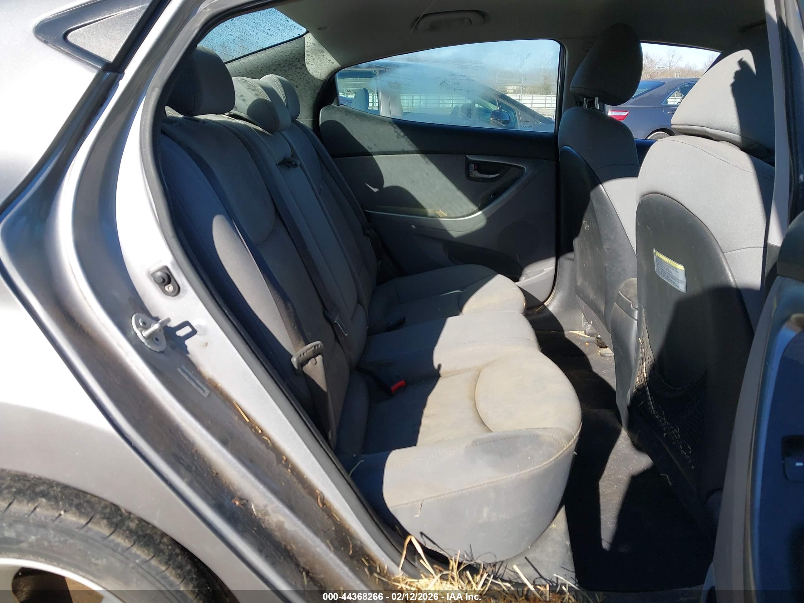 HYUNDAI ELANTRA image 8