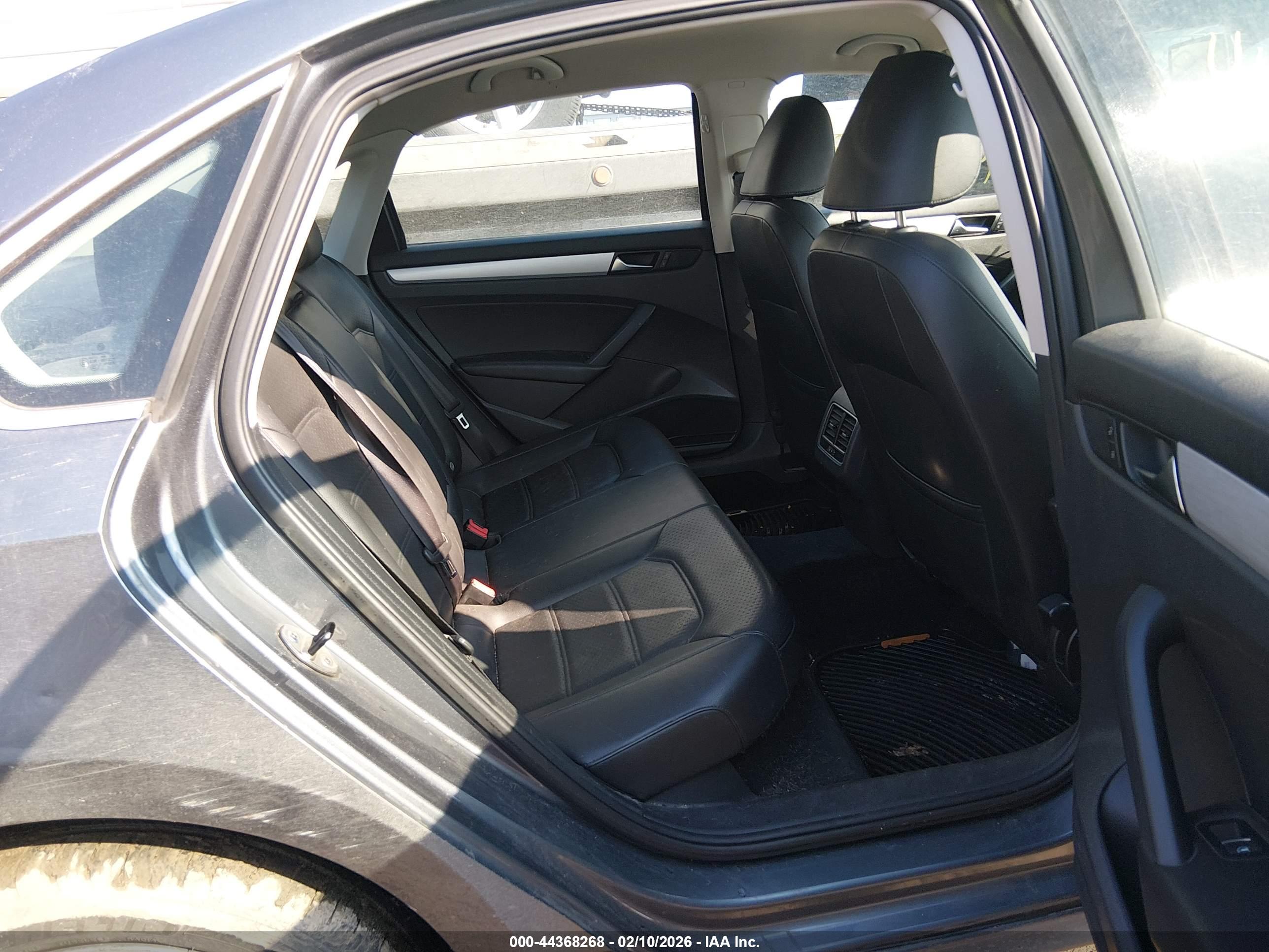 VOLKSWAGEN PASSAT image 8