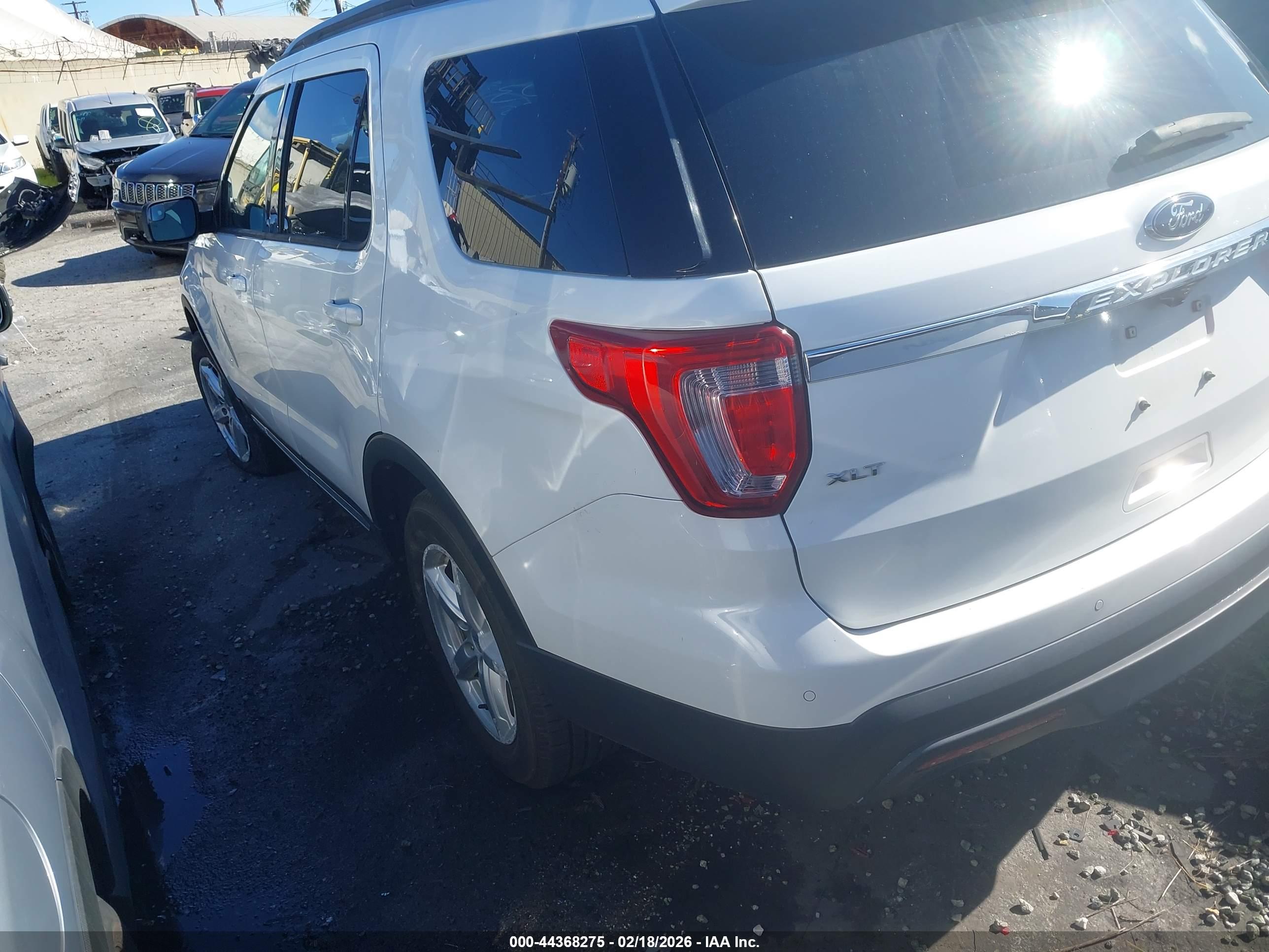 FORD EXPLORER image 3