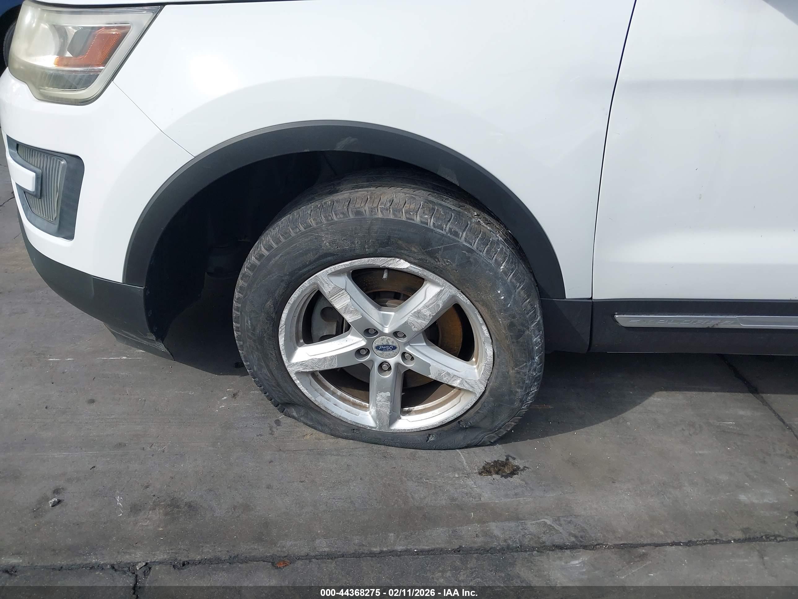 FORD EXPLORER image 6
