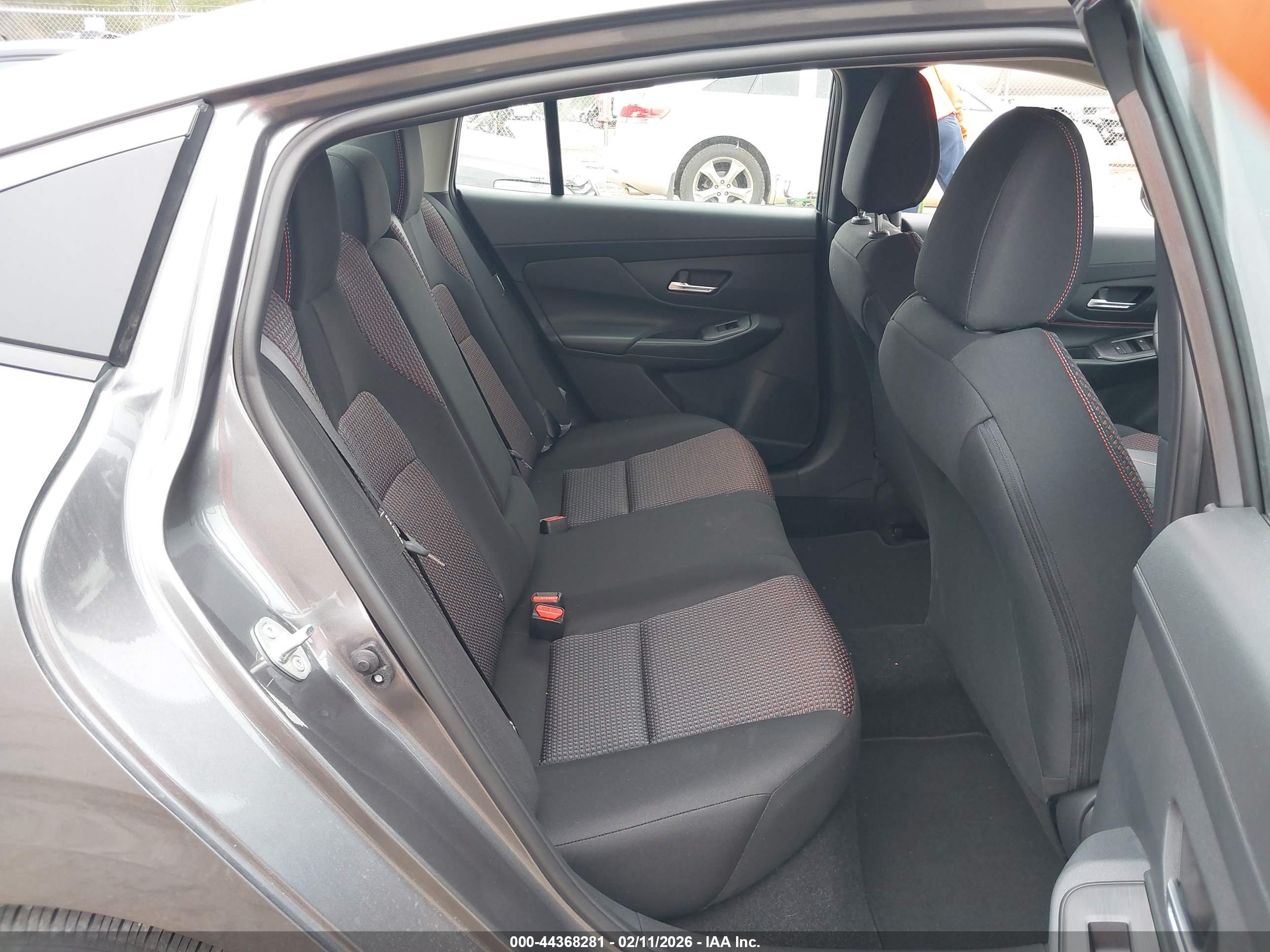 NISSAN SENTRA image 8