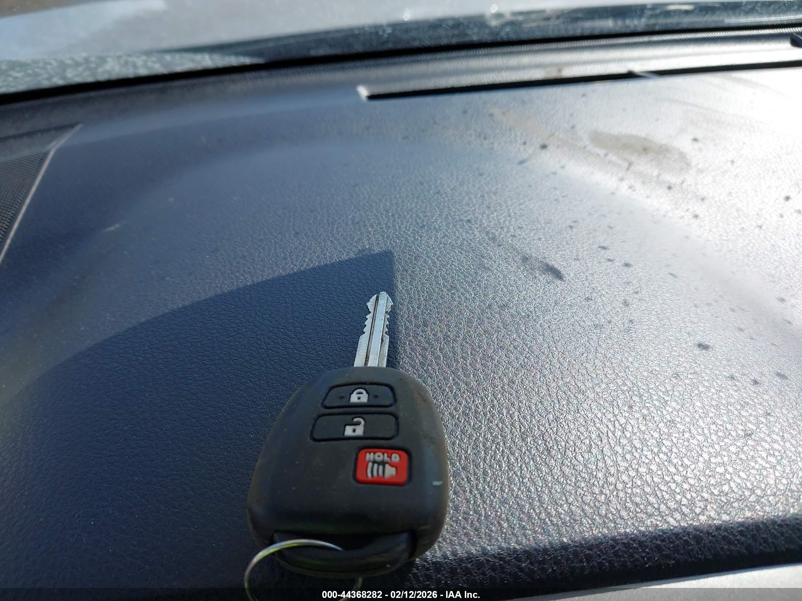 TOYOTA RAV4 image 11