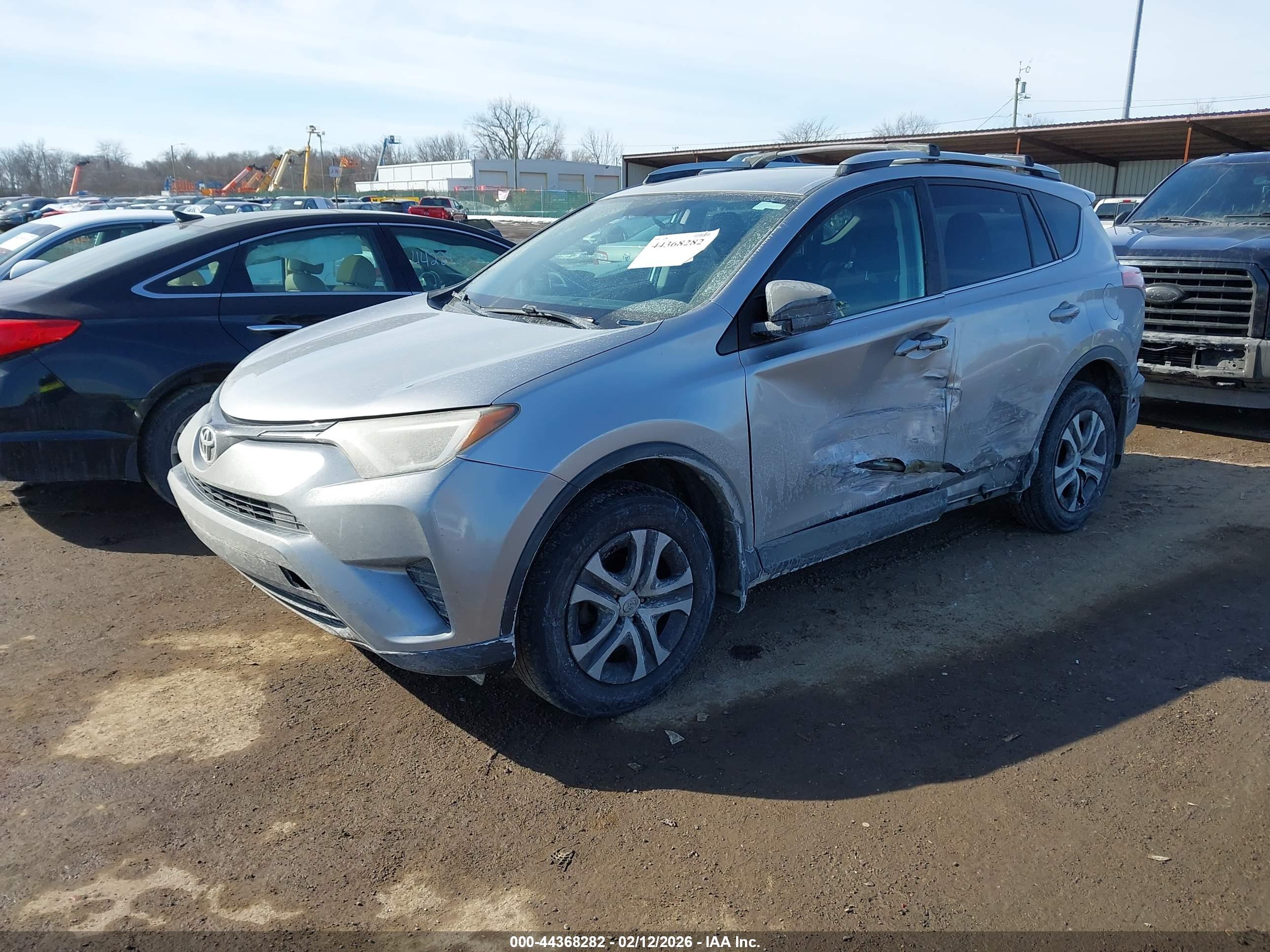 TOYOTA RAV4 image 2