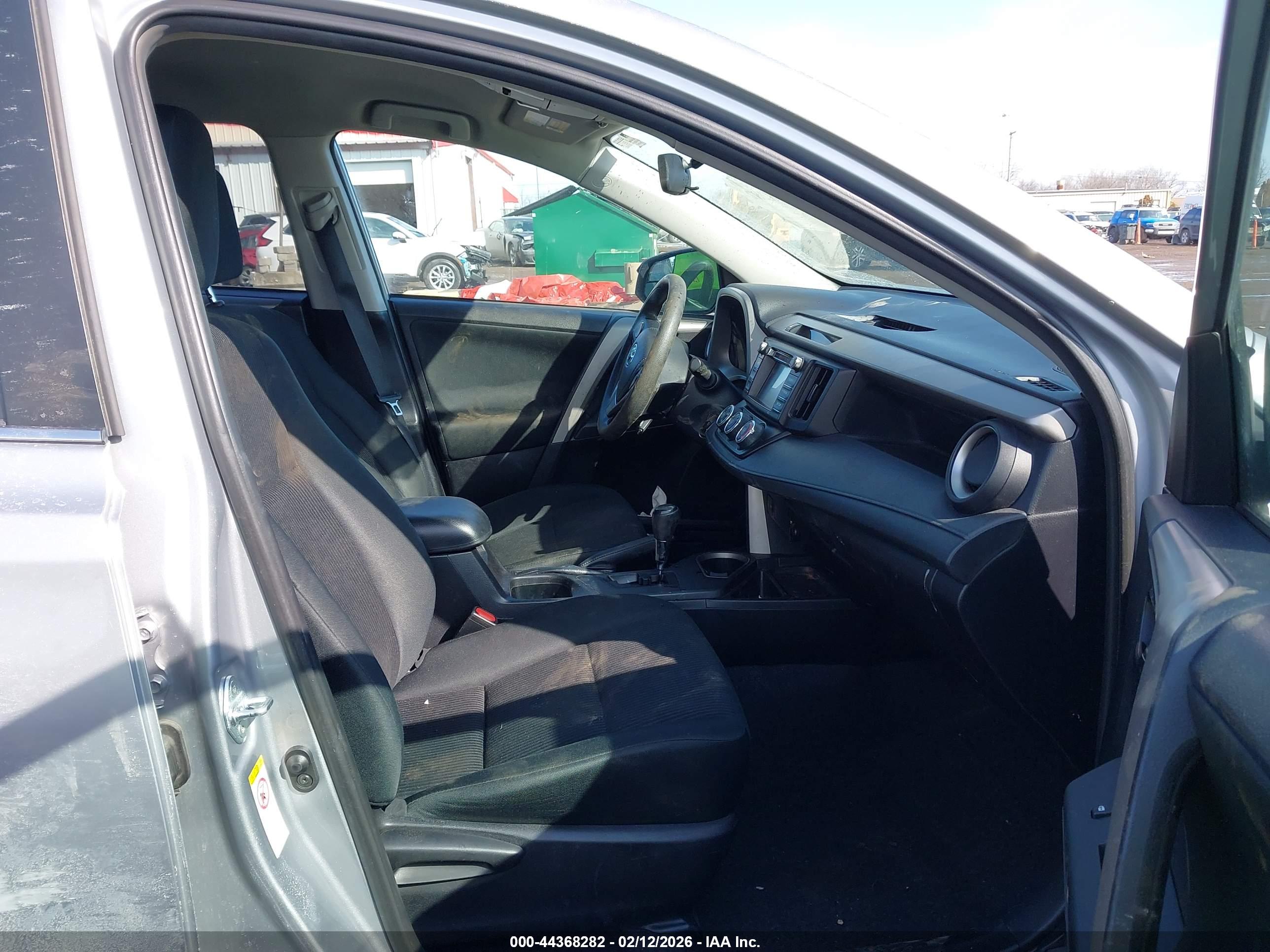 TOYOTA RAV4 image 5