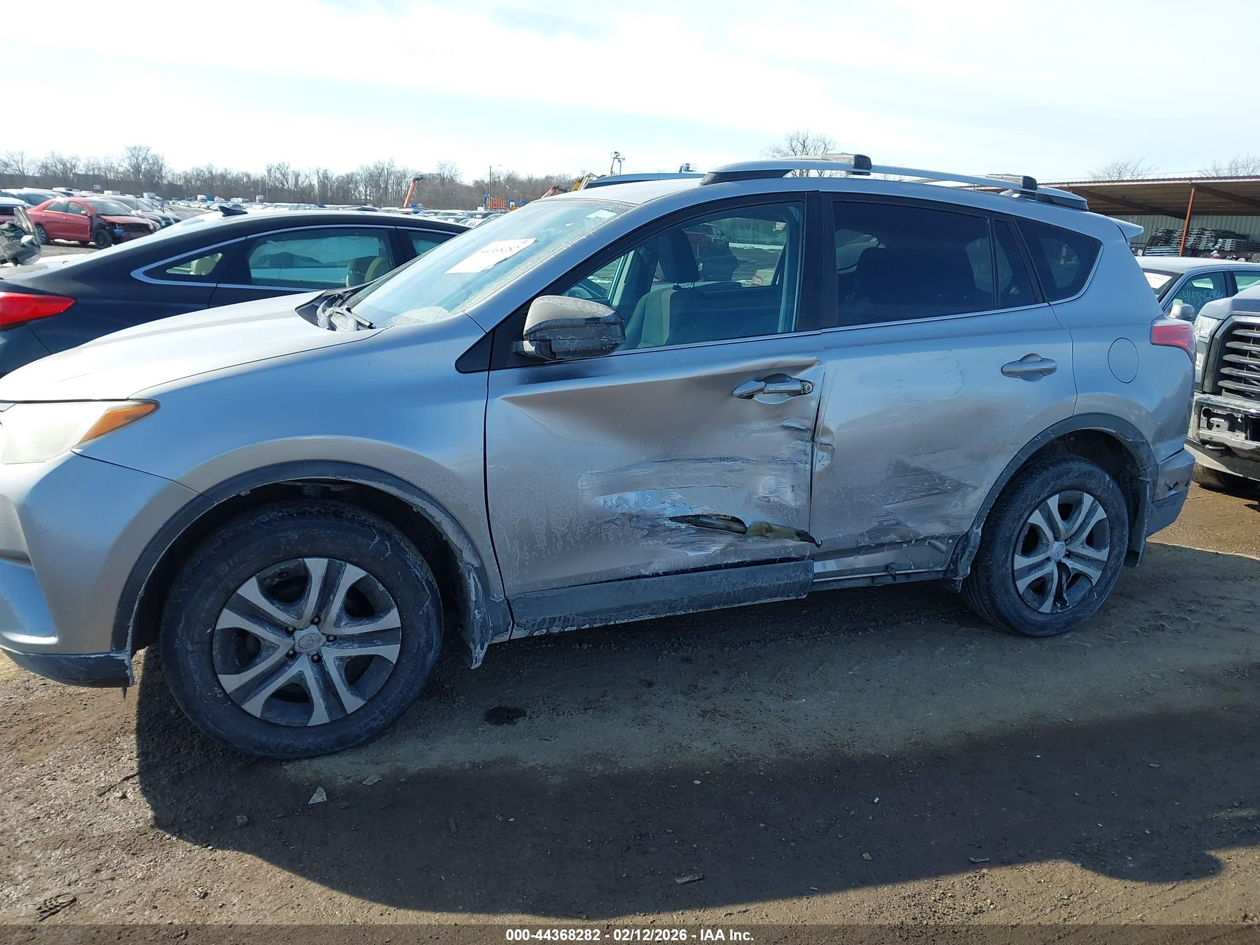 TOYOTA RAV4 image 6