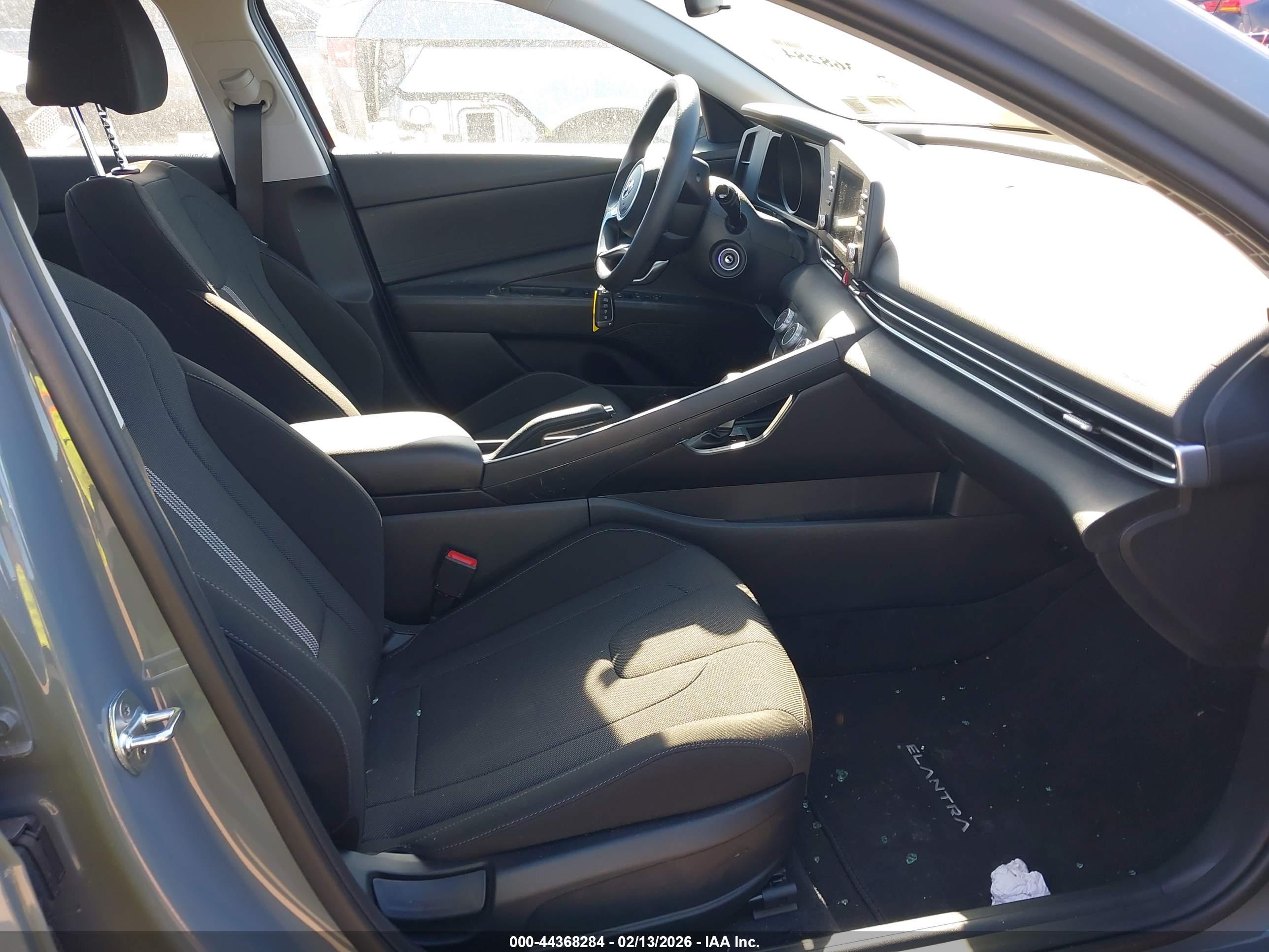 HYUNDAI ELANTRA image 5