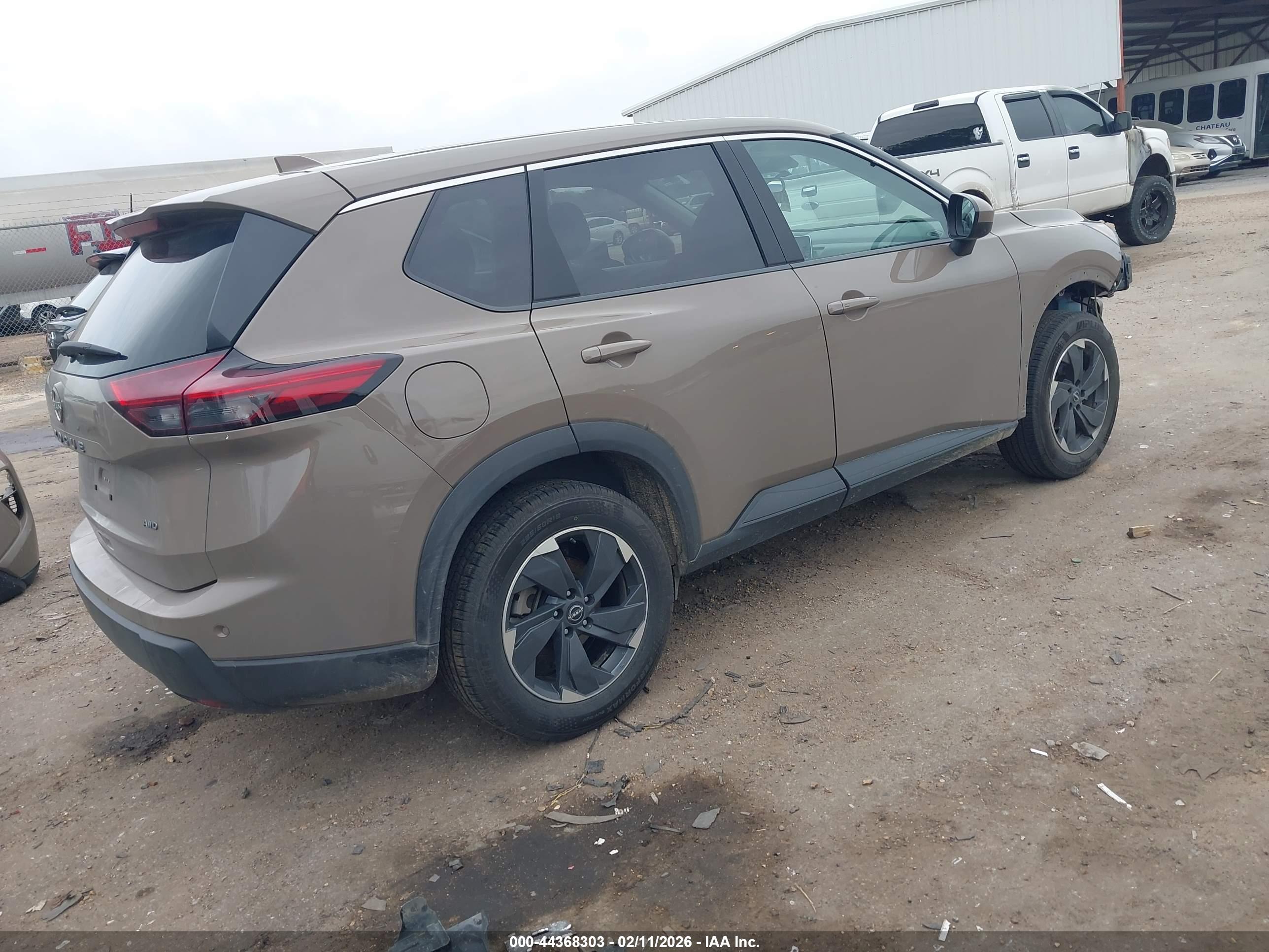 NISSAN ROGUE image 4