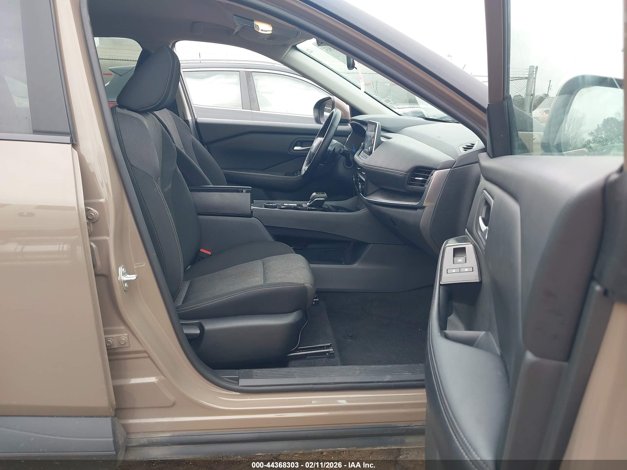 NISSAN ROGUE image 5