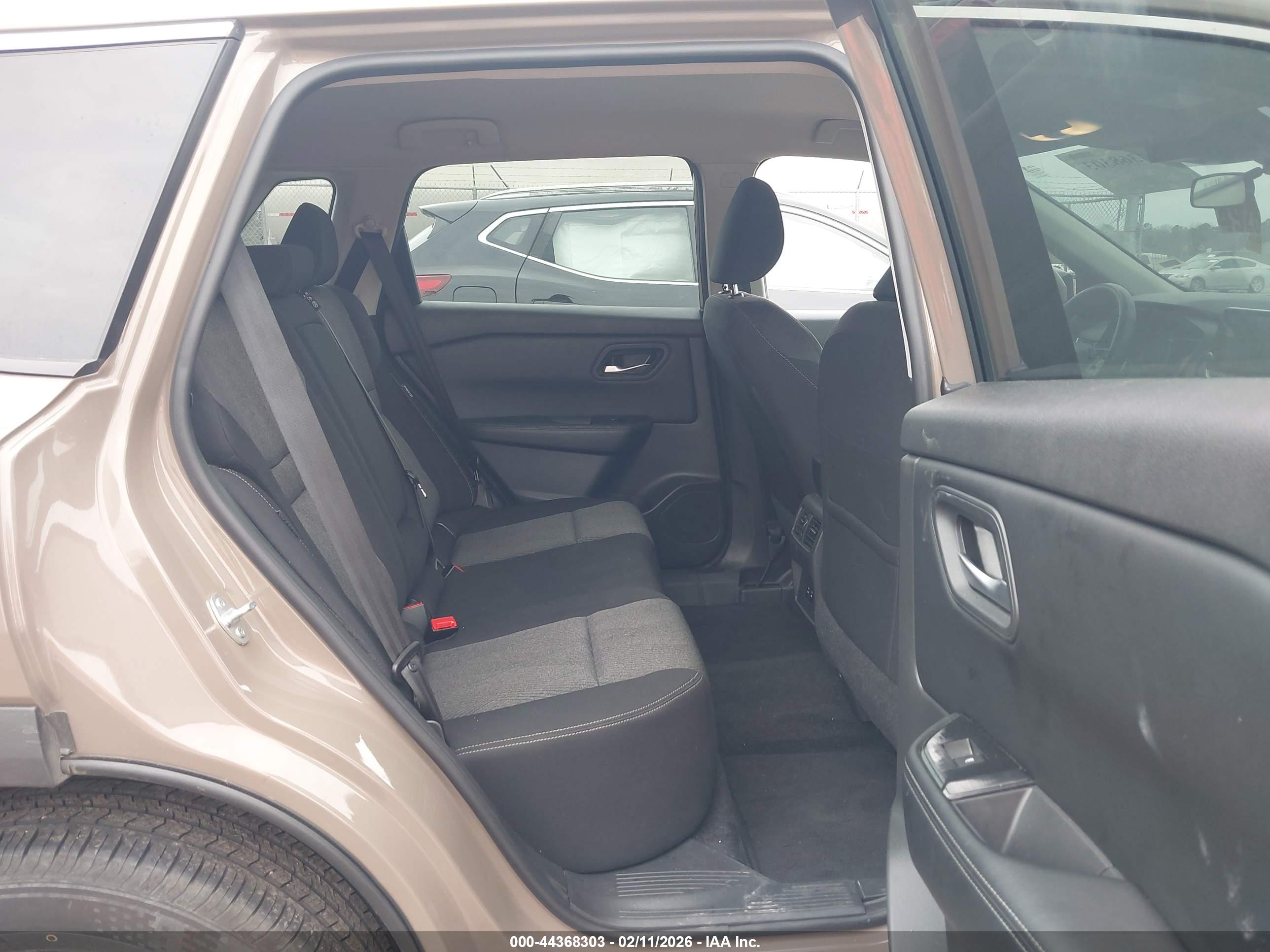 NISSAN ROGUE image 8