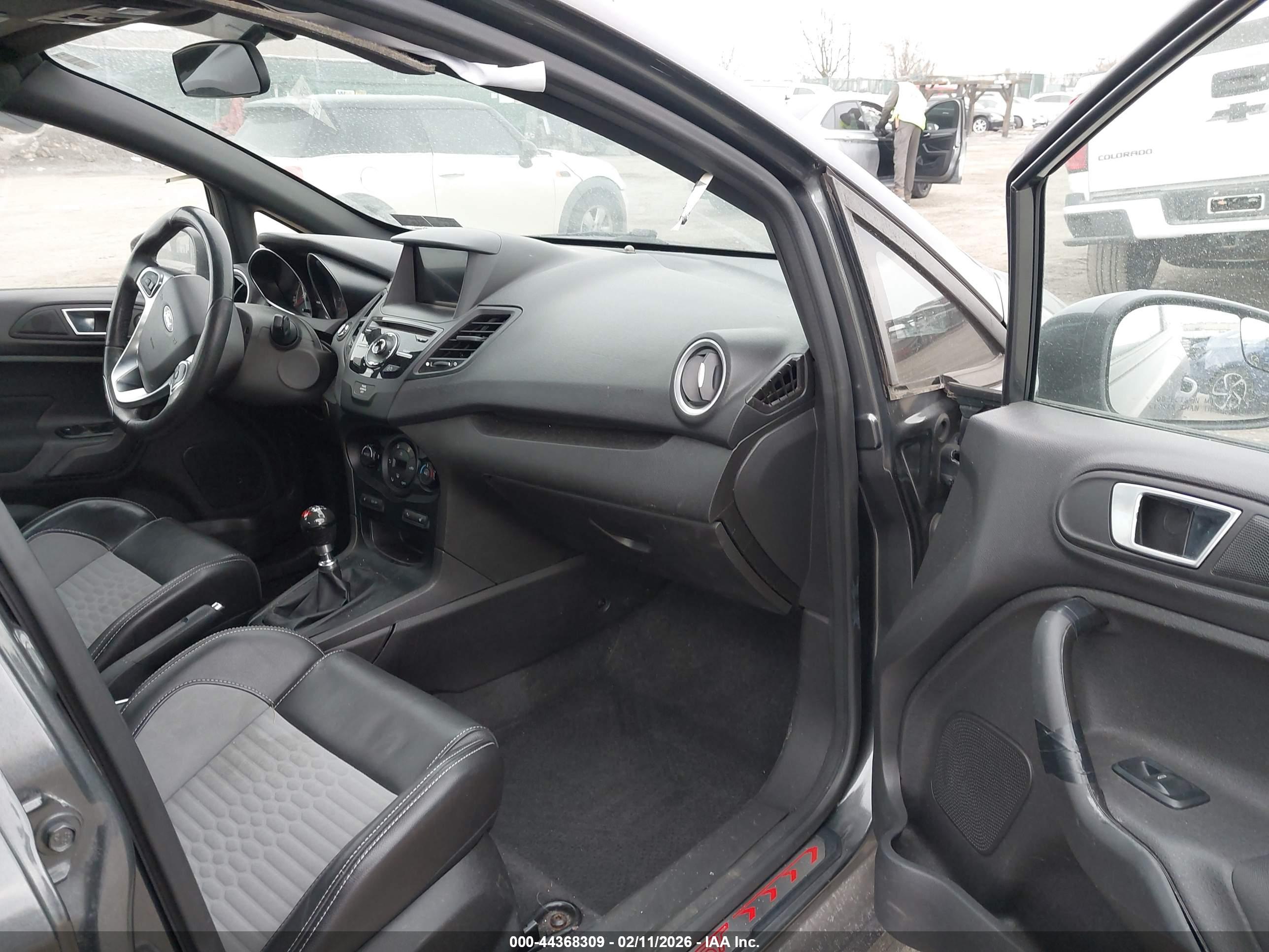 FORD FIESTA image 5