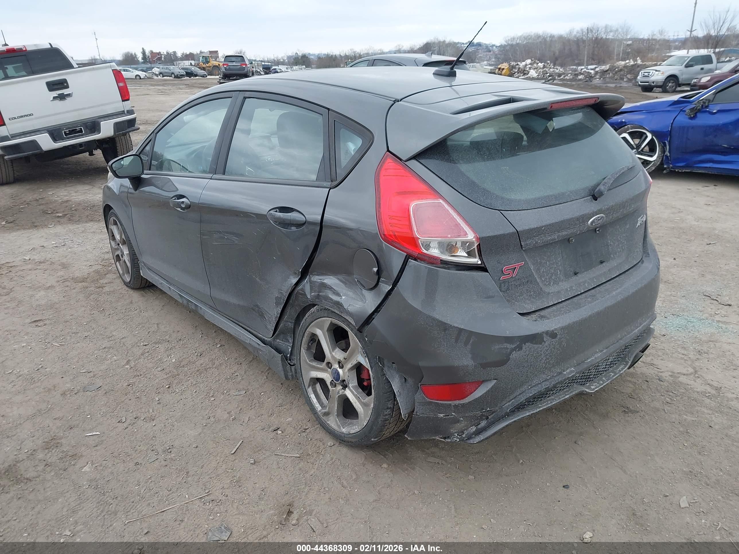 FORD FIESTA image 6