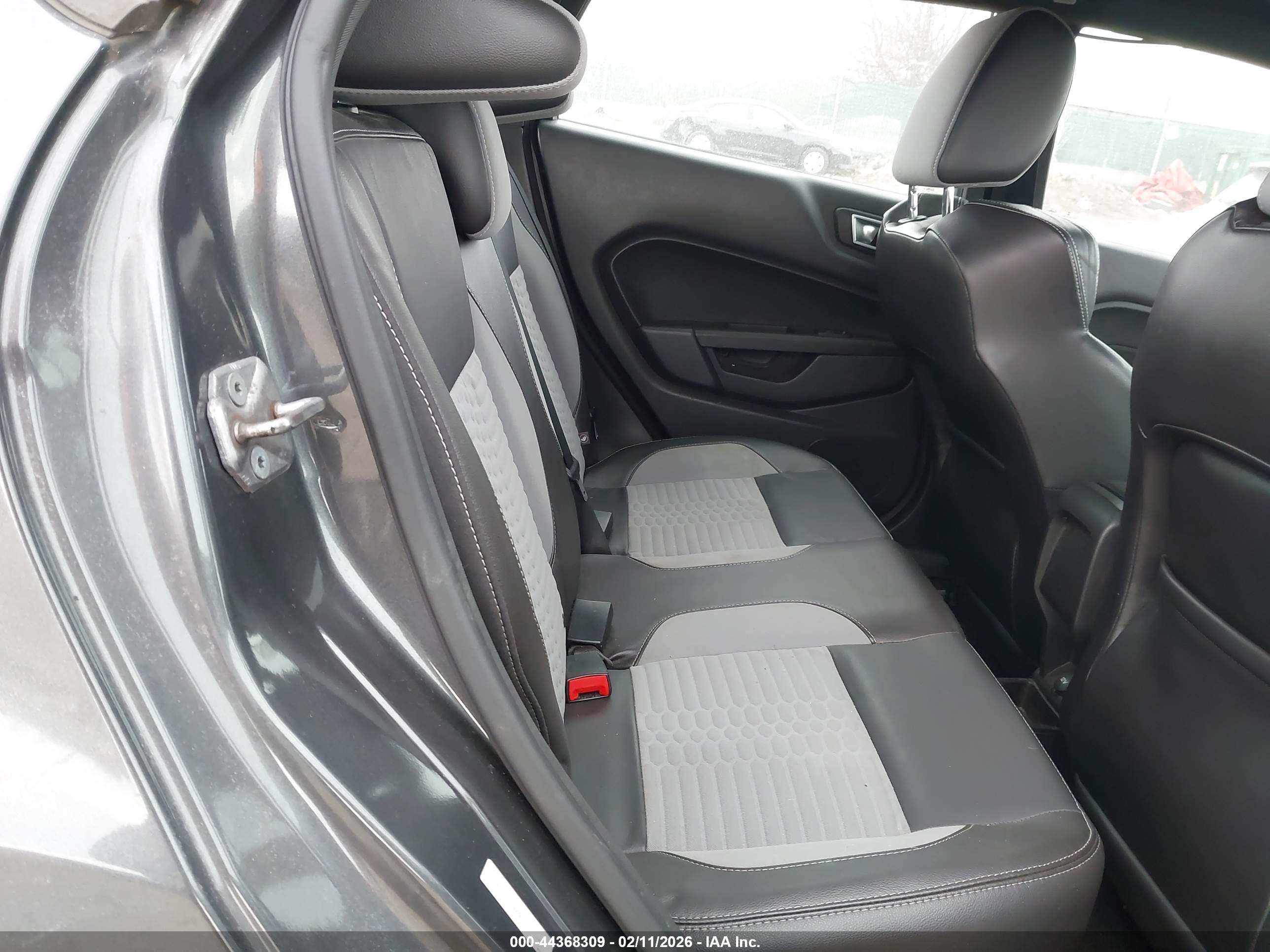 FORD FIESTA image 8