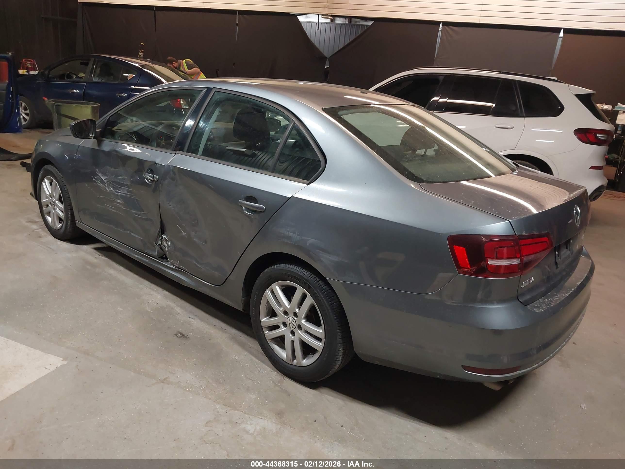 VOLKSWAGEN JETTA image 3