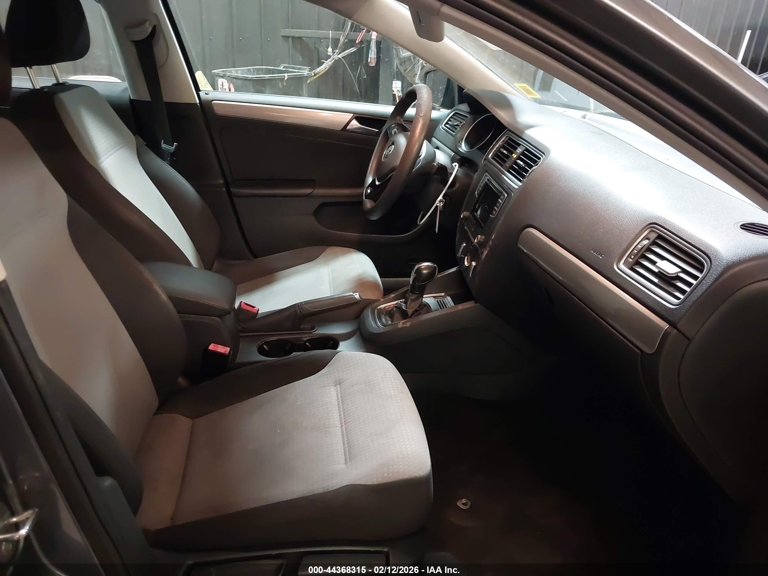 VOLKSWAGEN JETTA image 5