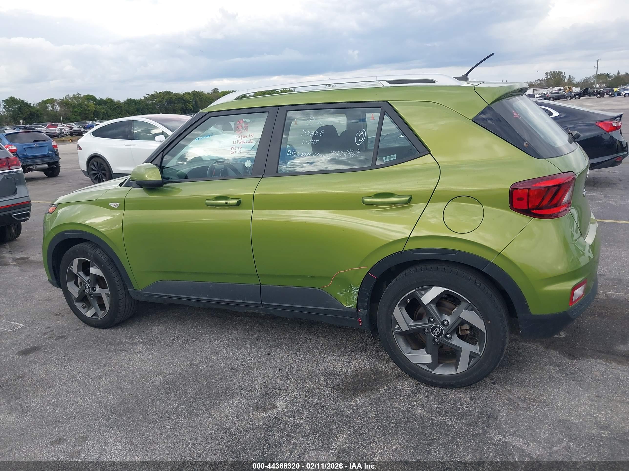HYUNDAI VENUE image 6