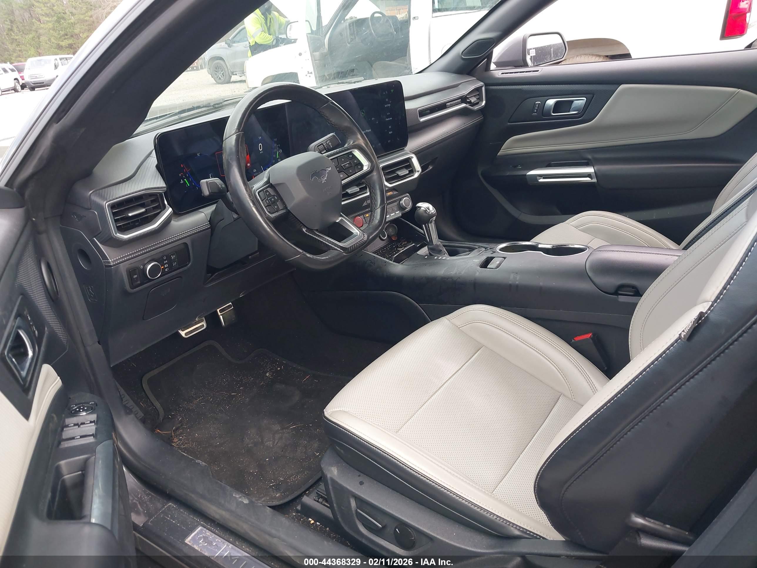 FORD MUSTANG image 5