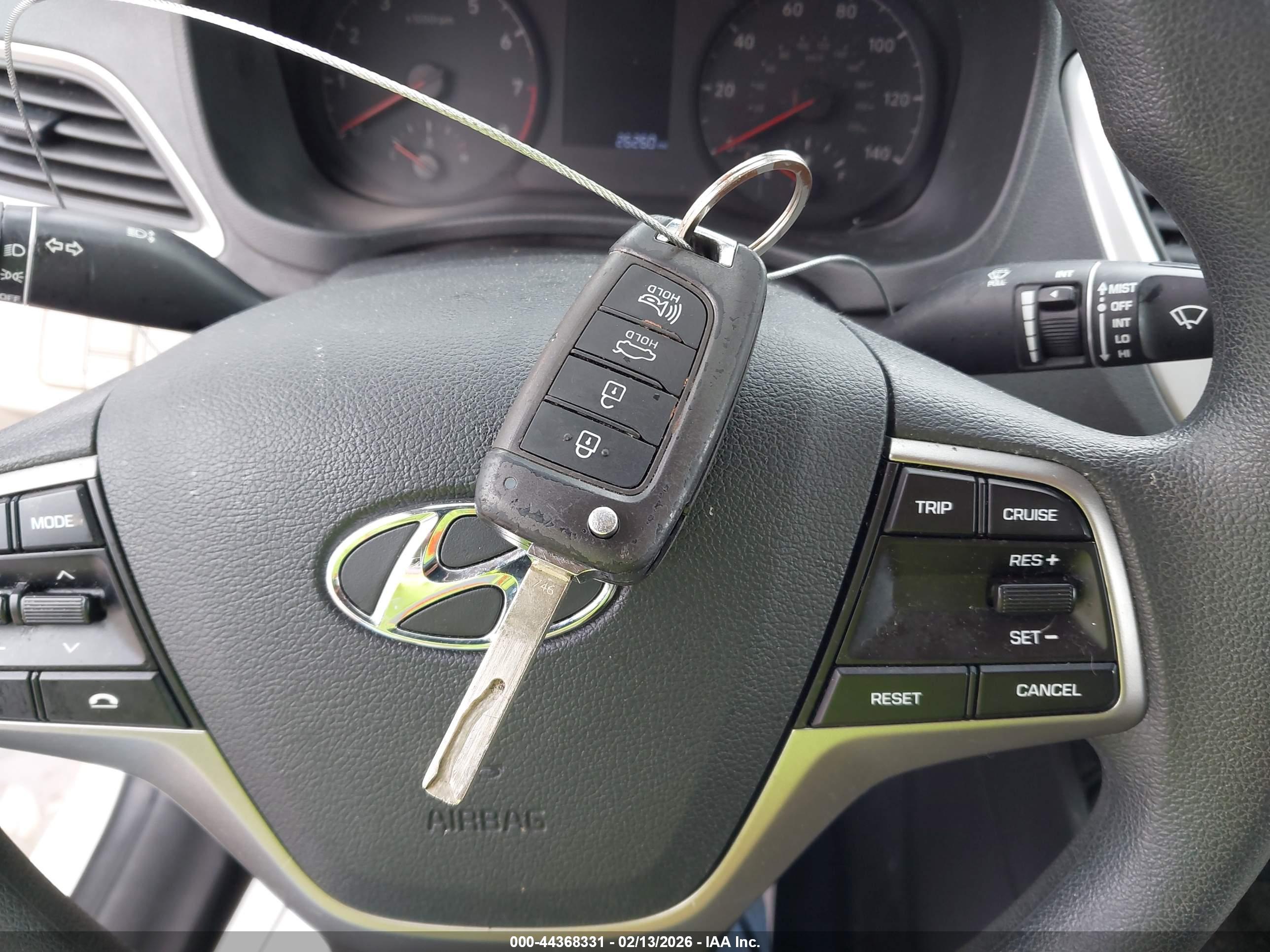 HYUNDAI ACCENT image 11