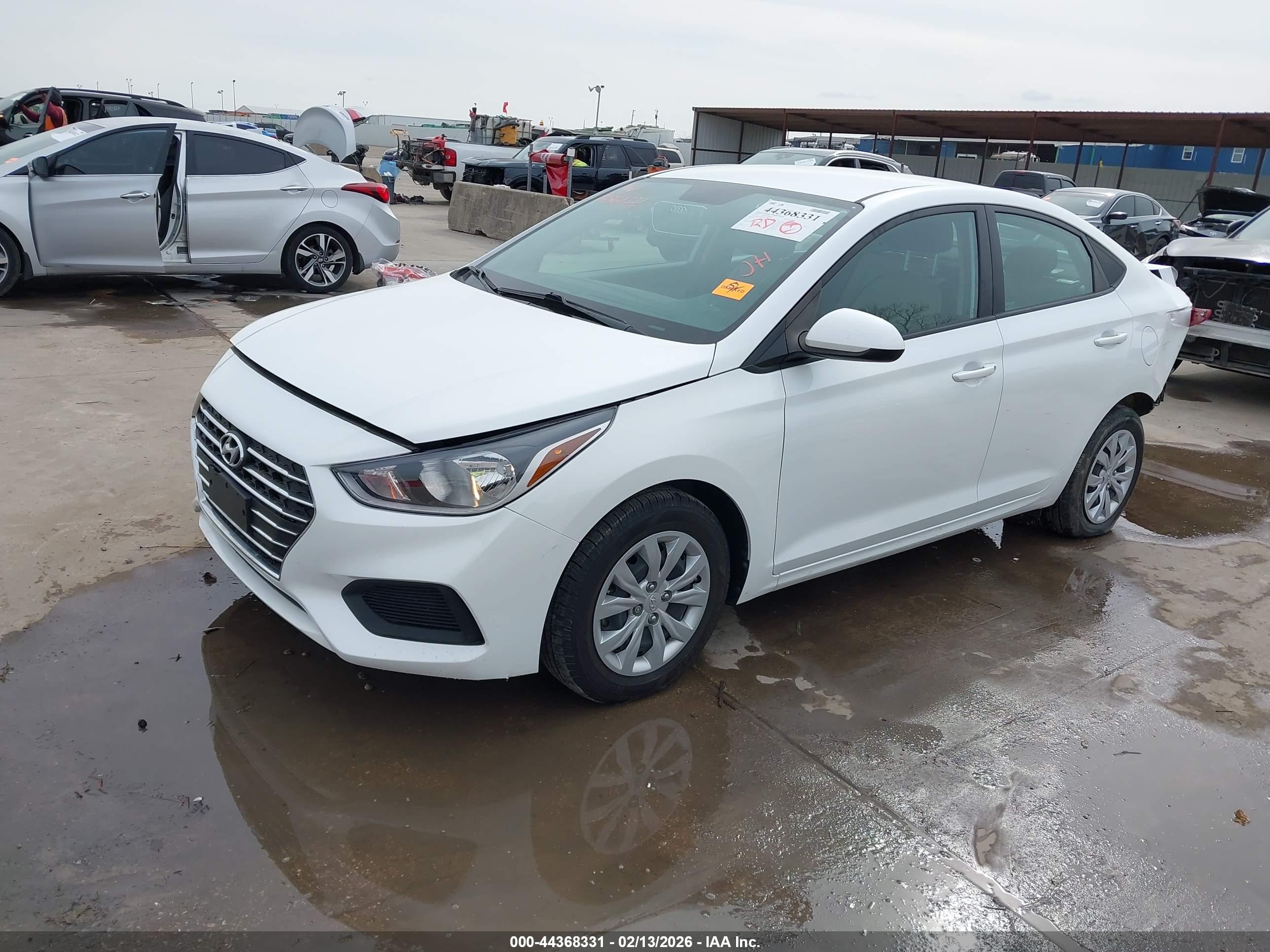 HYUNDAI ACCENT image 2