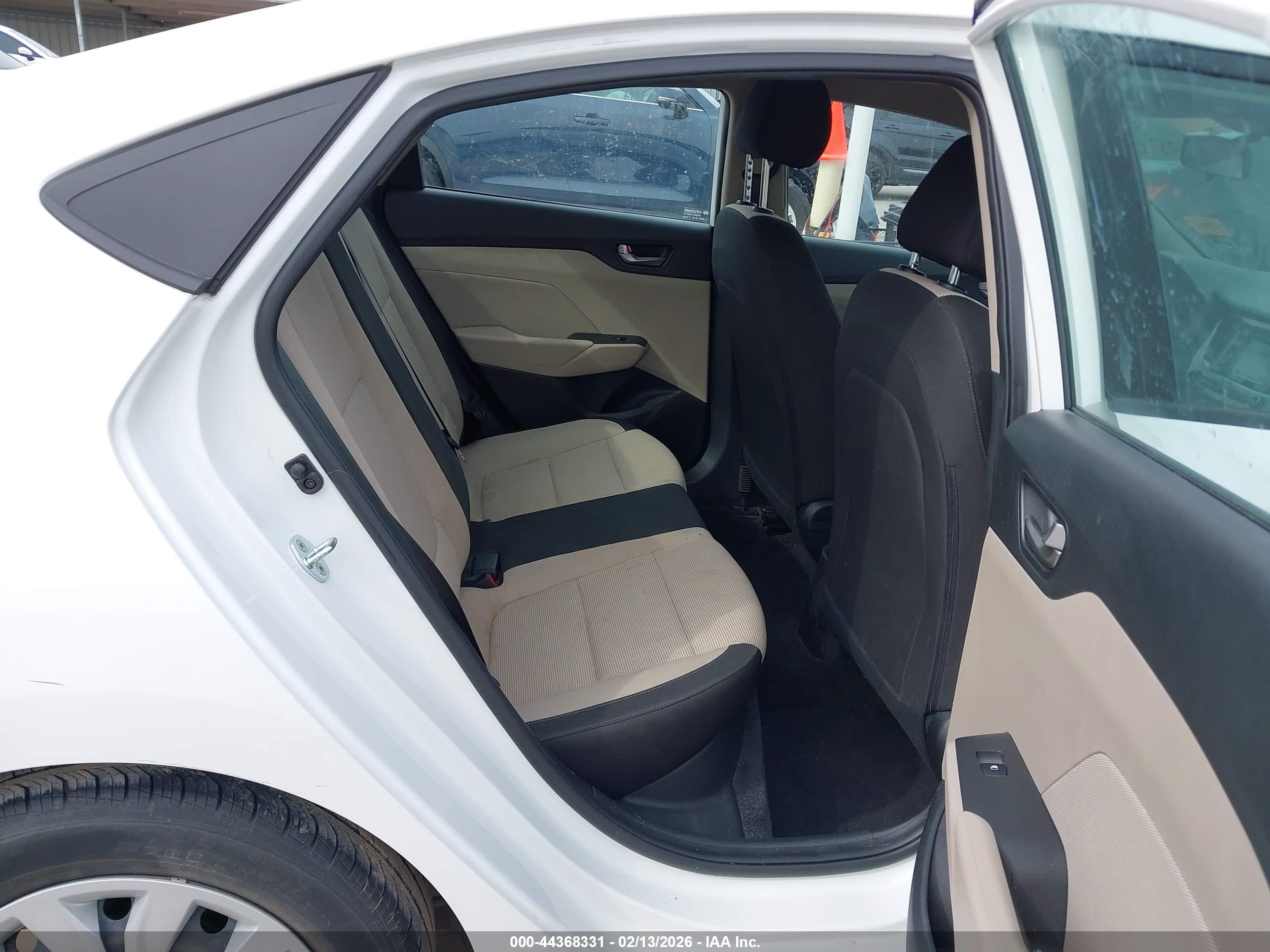 HYUNDAI ACCENT image 8