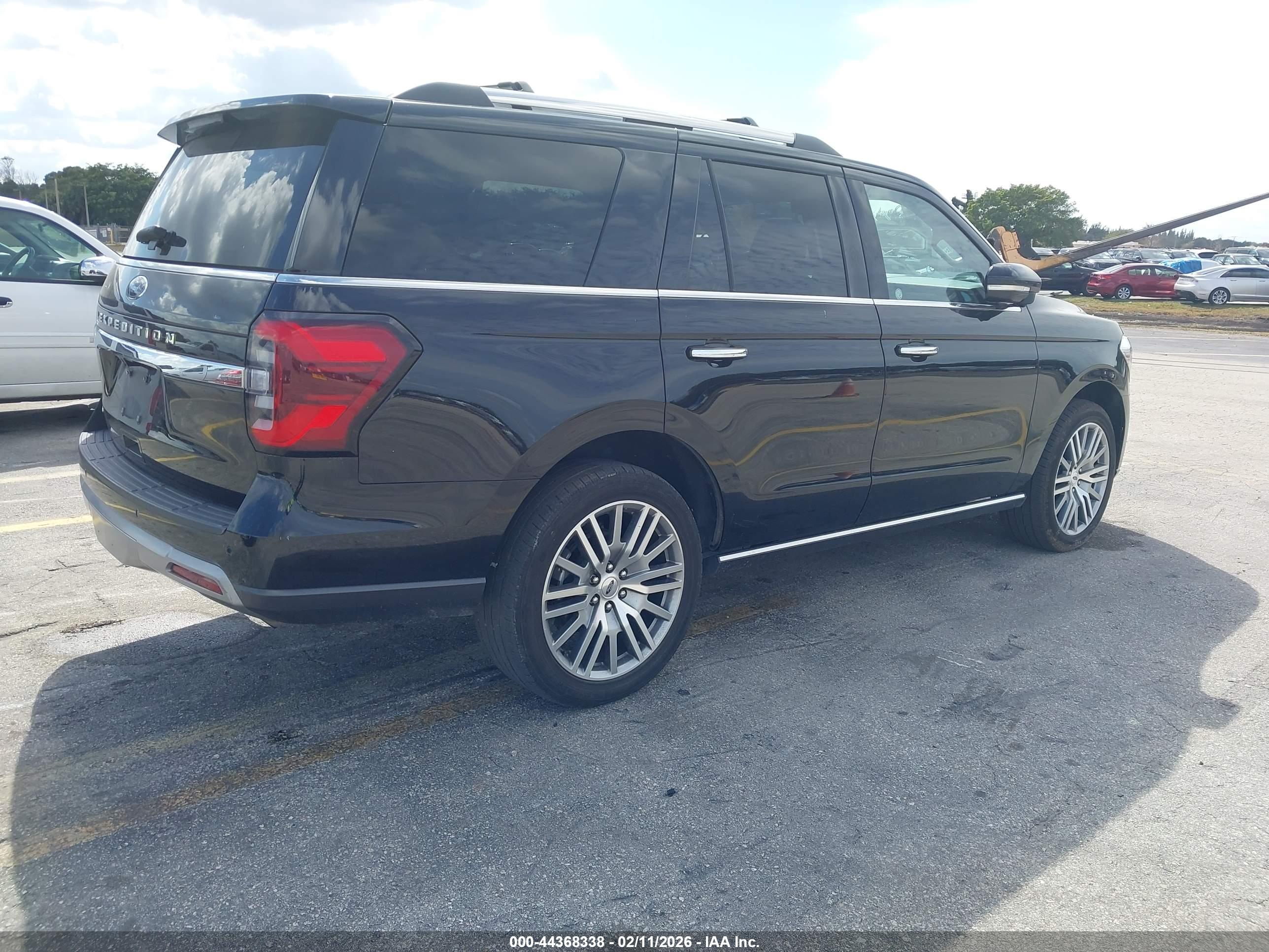 FORD EXPEDITION image 4