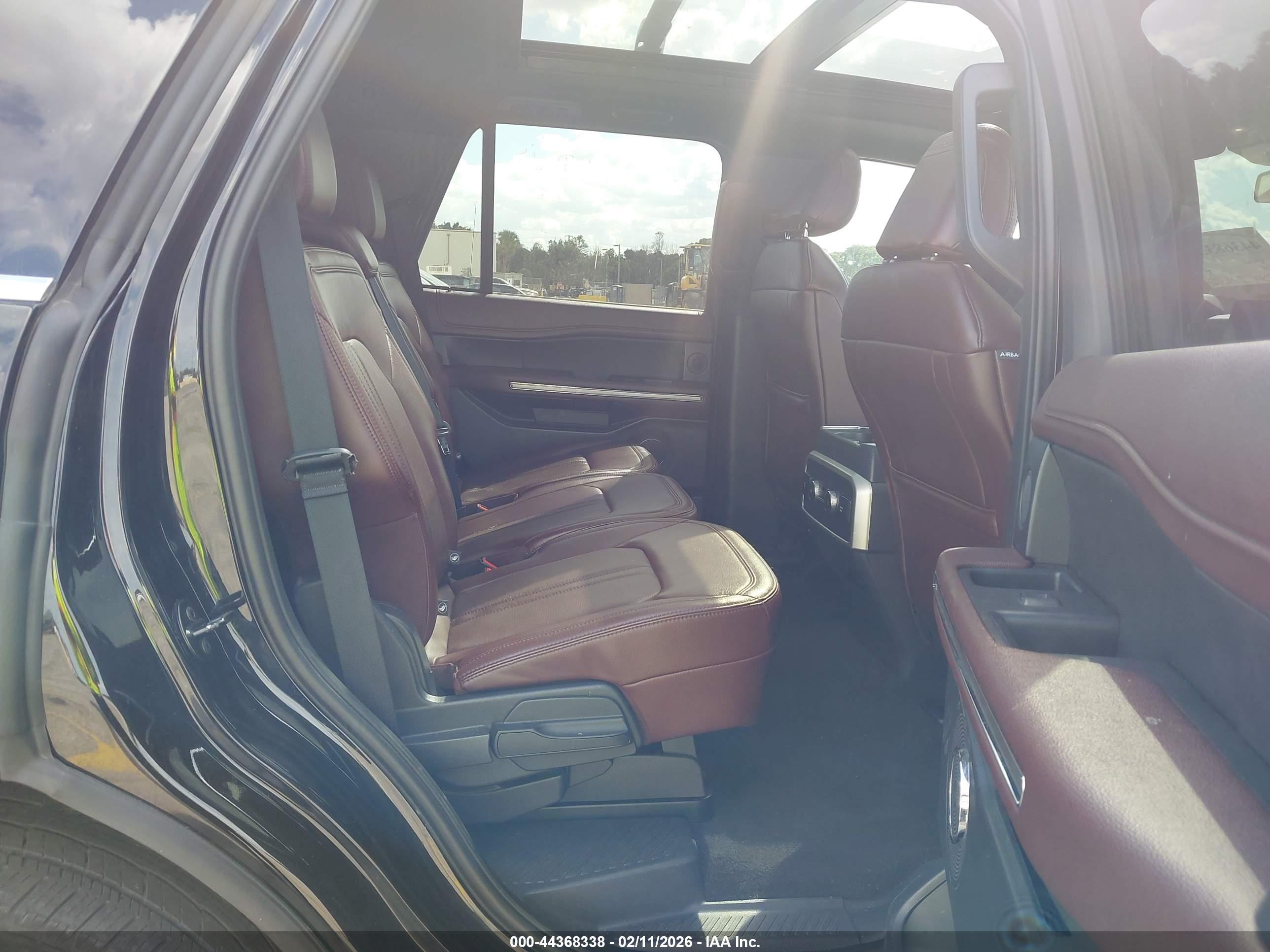 FORD EXPEDITION image 8