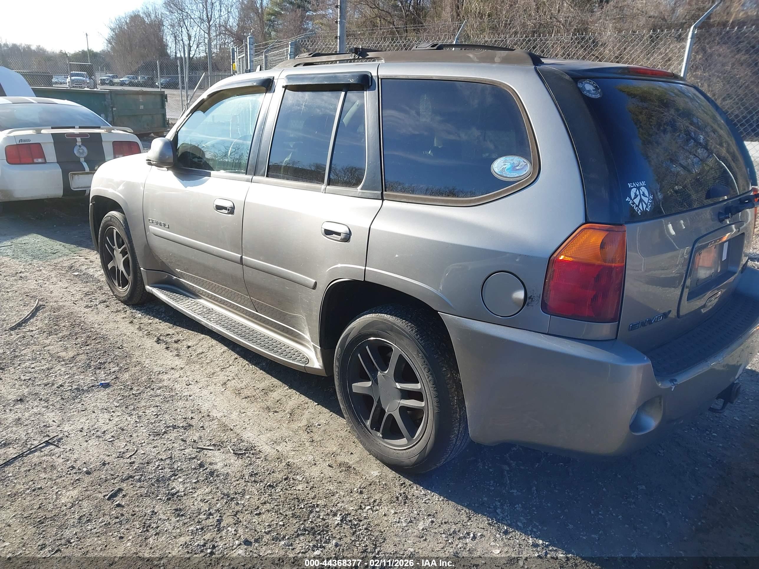 GMC ENVOY image 3