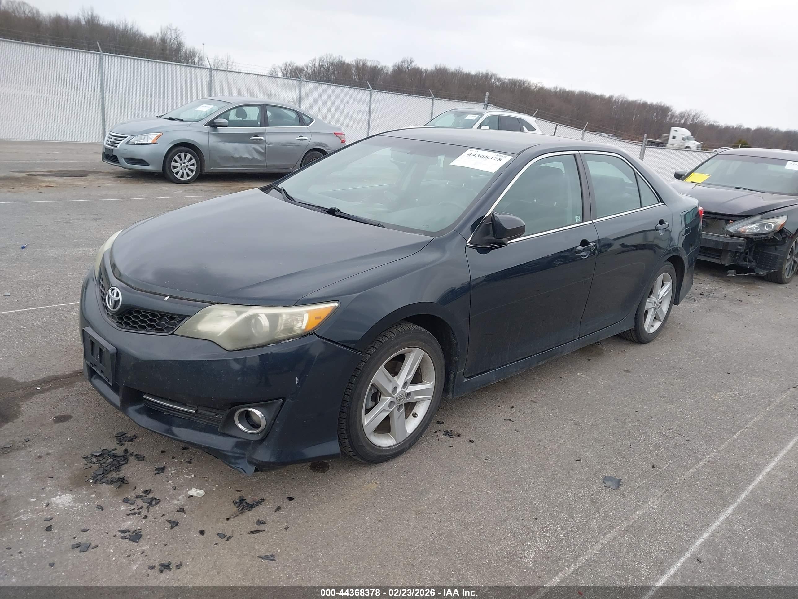 TOYOTA CAMRY image 2