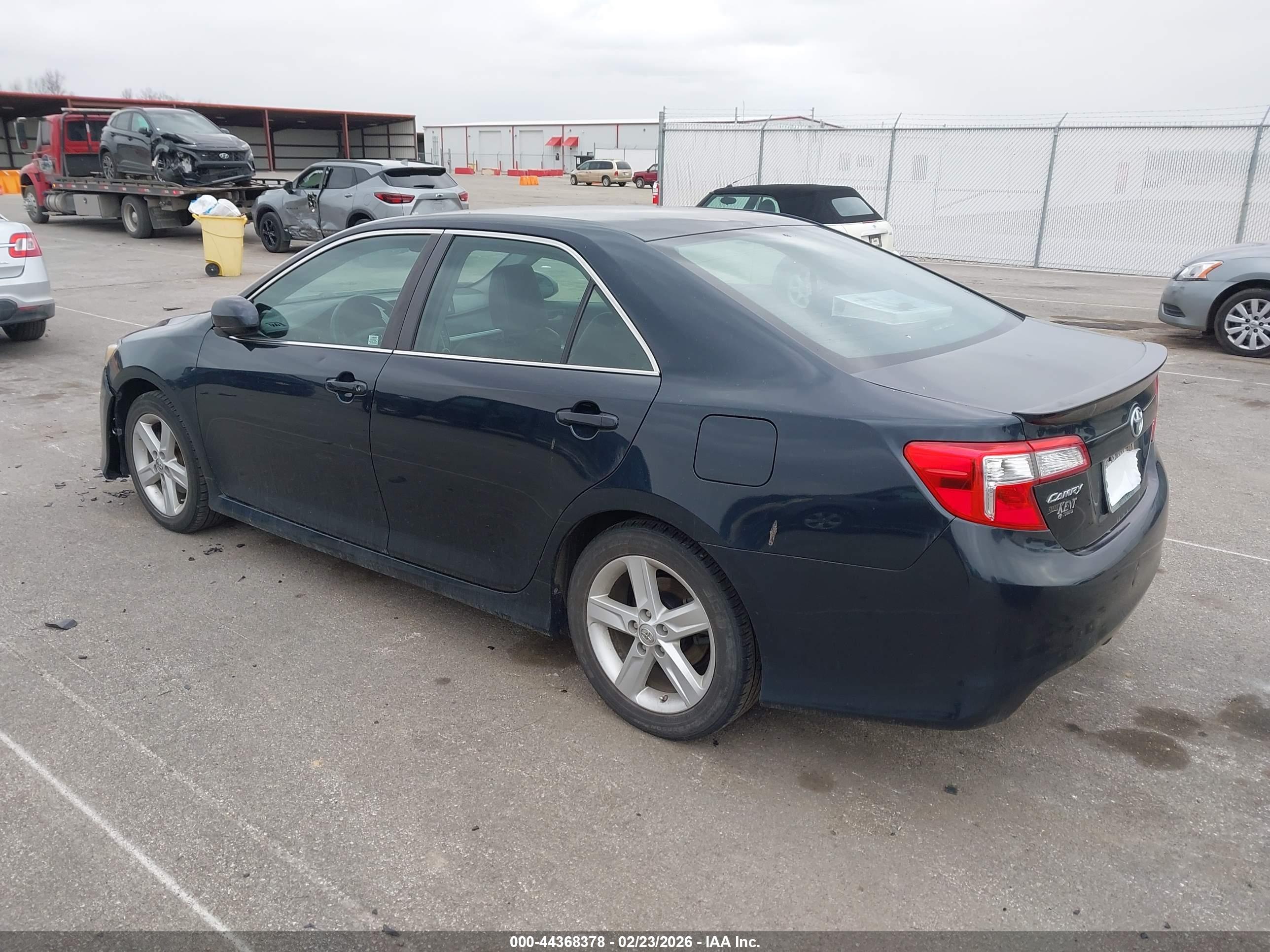 TOYOTA CAMRY image 3