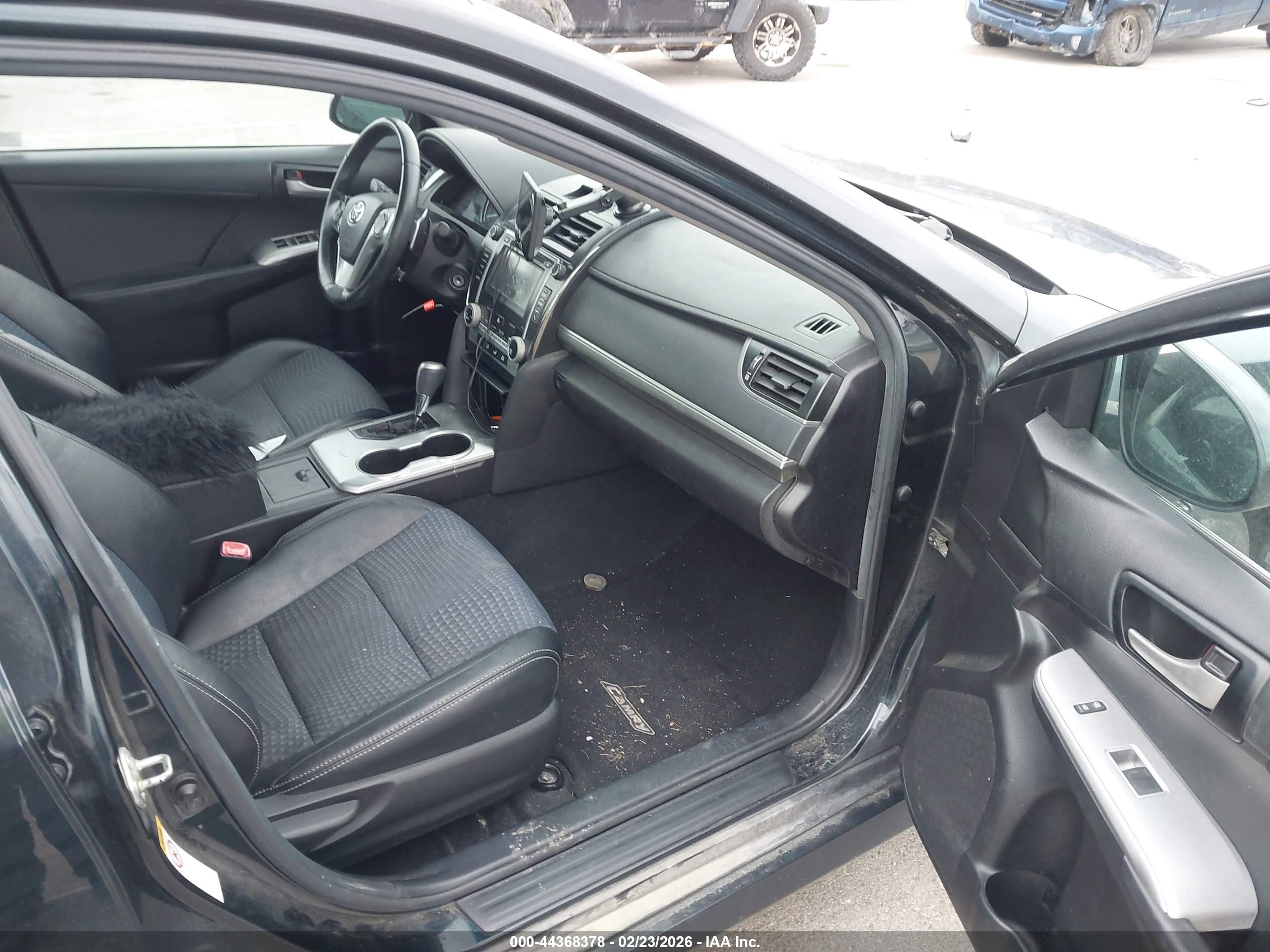 TOYOTA CAMRY image 5