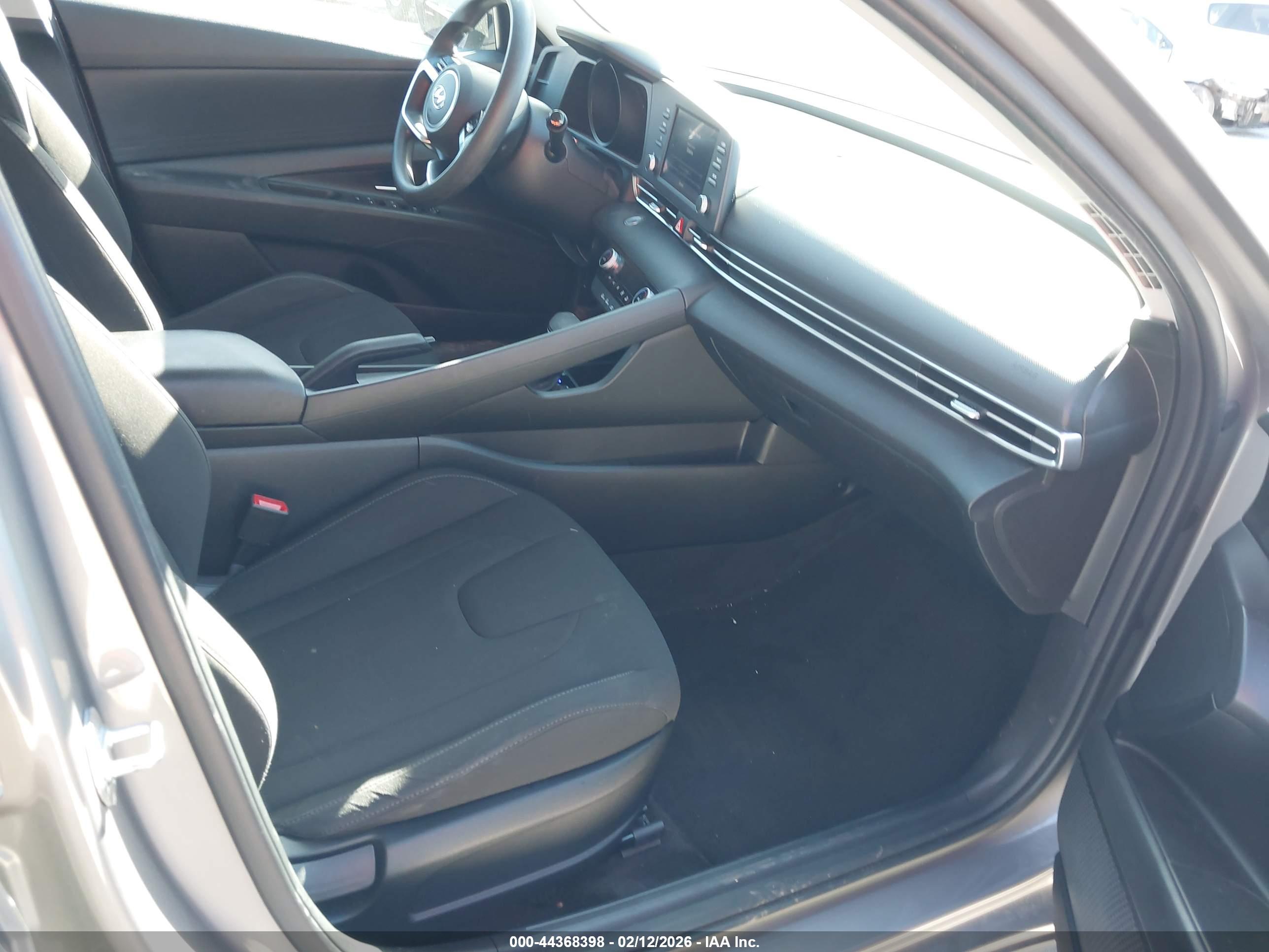 HYUNDAI ELANTRA image 5