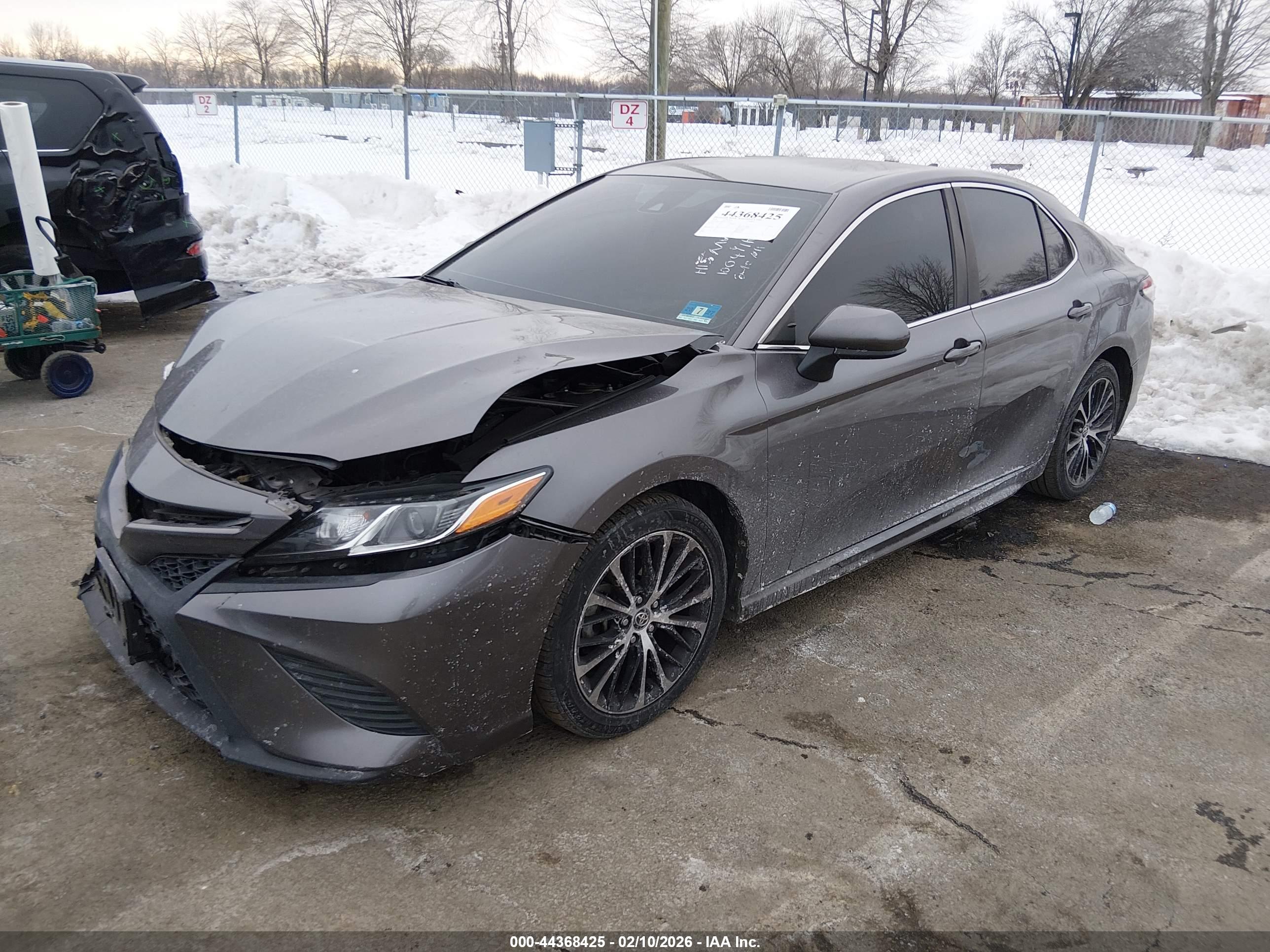 TOYOTA CAMRY image 2