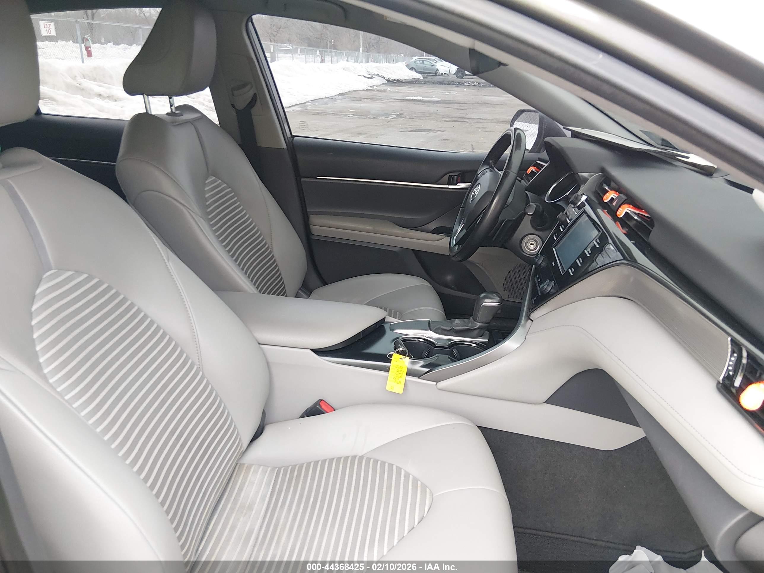 TOYOTA CAMRY image 5