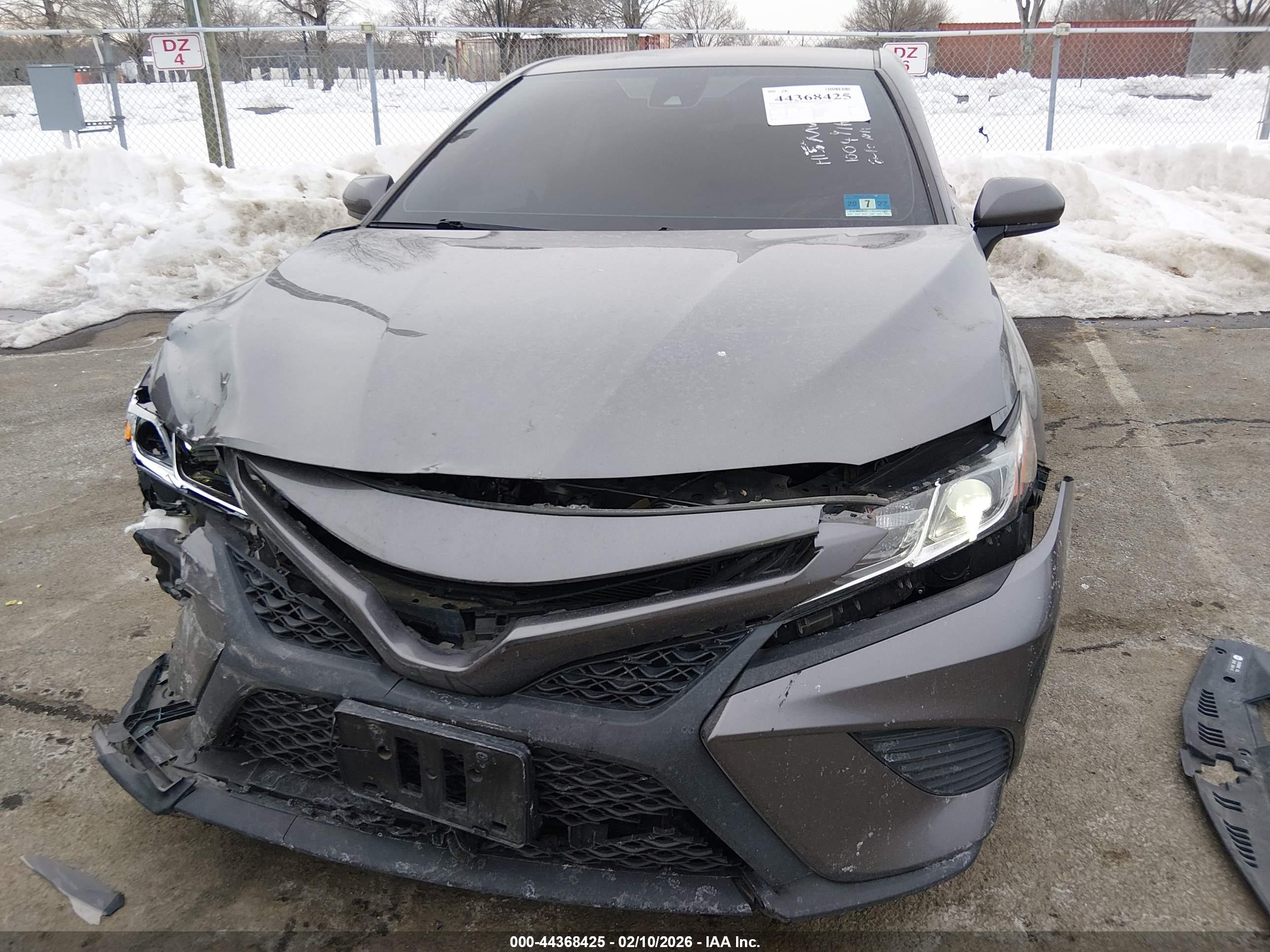 TOYOTA CAMRY image 6
