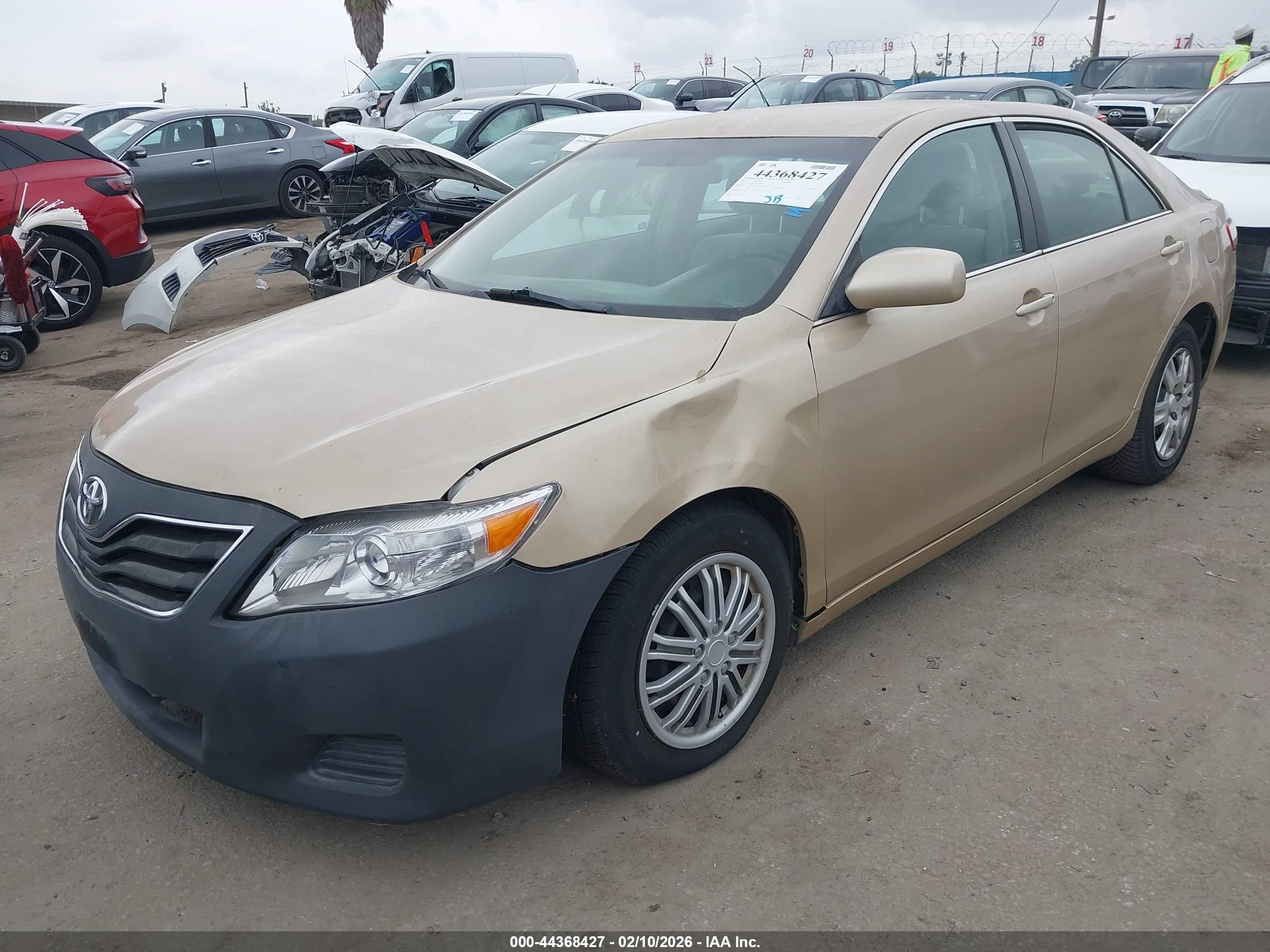 TOYOTA CAMRY image 2