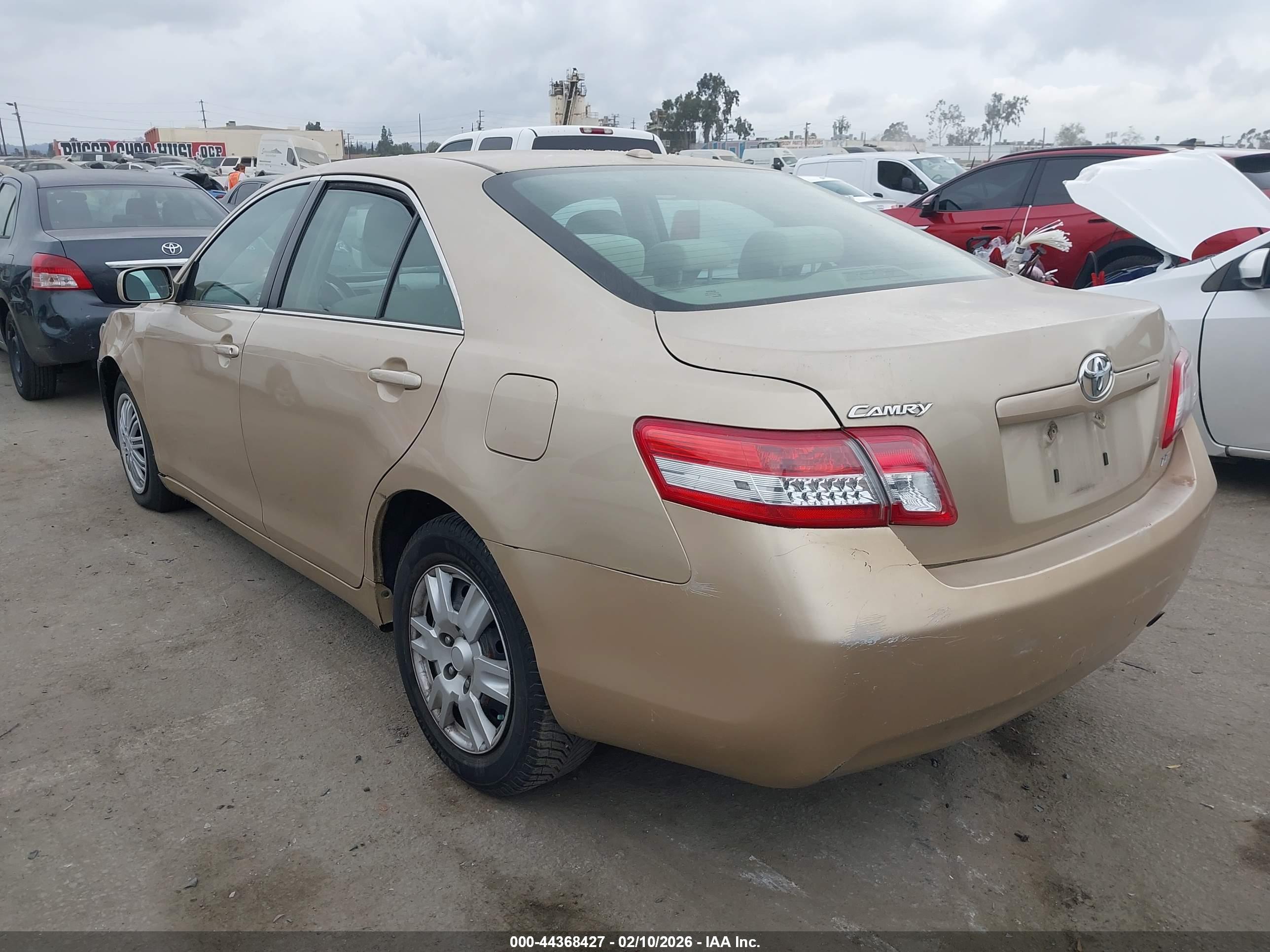 TOYOTA CAMRY image 3