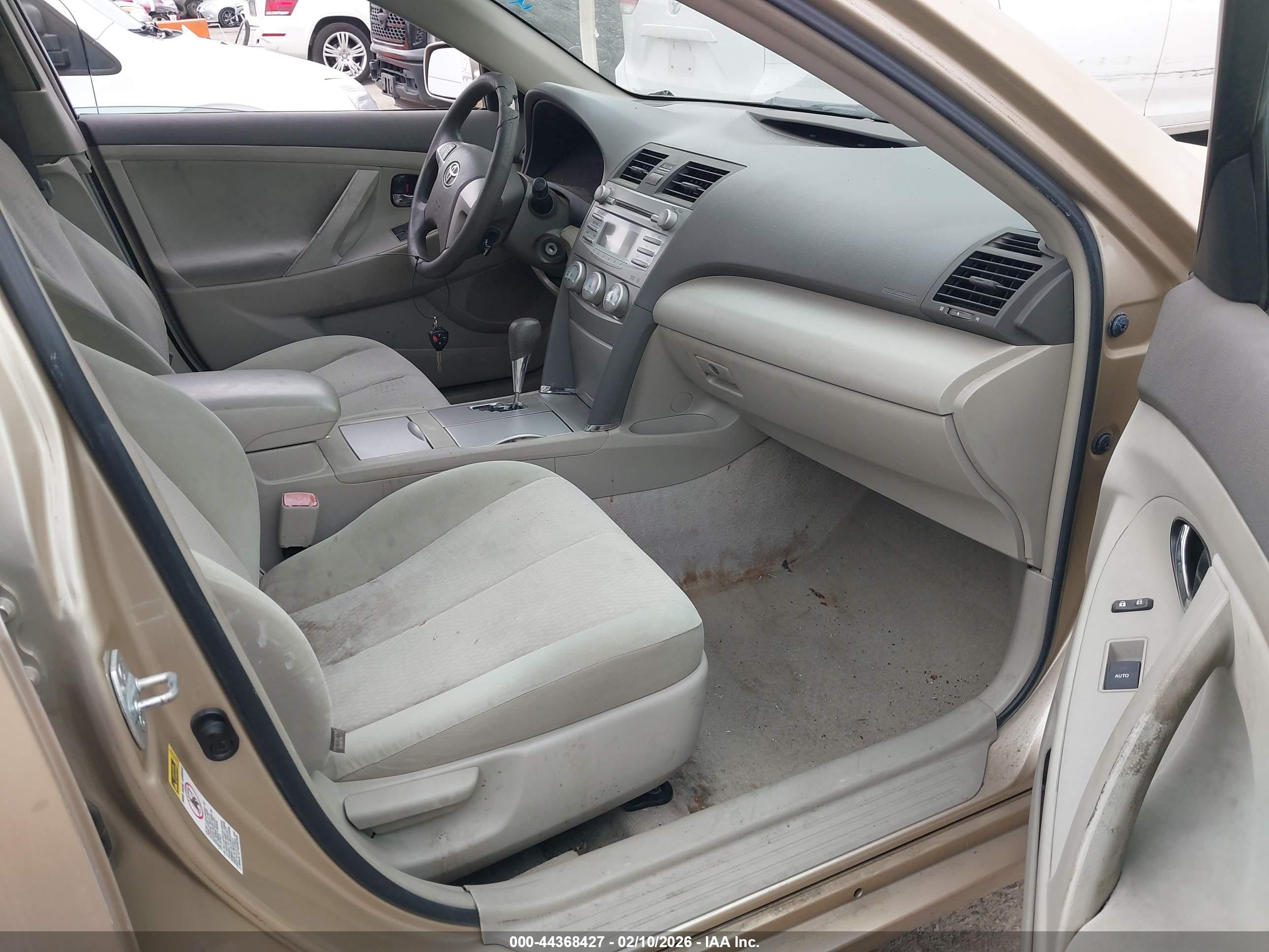 TOYOTA CAMRY image 5