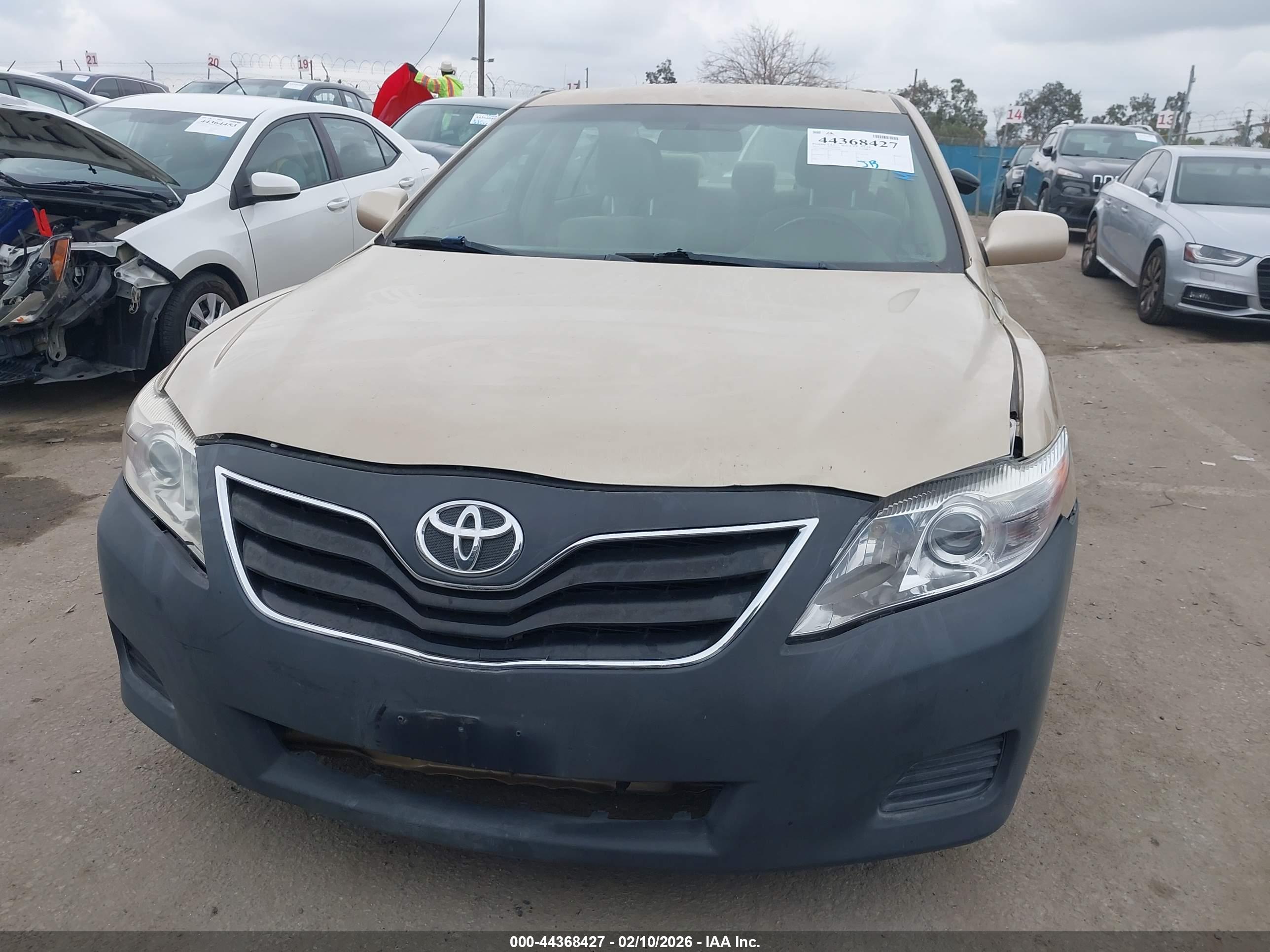 TOYOTA CAMRY image 6