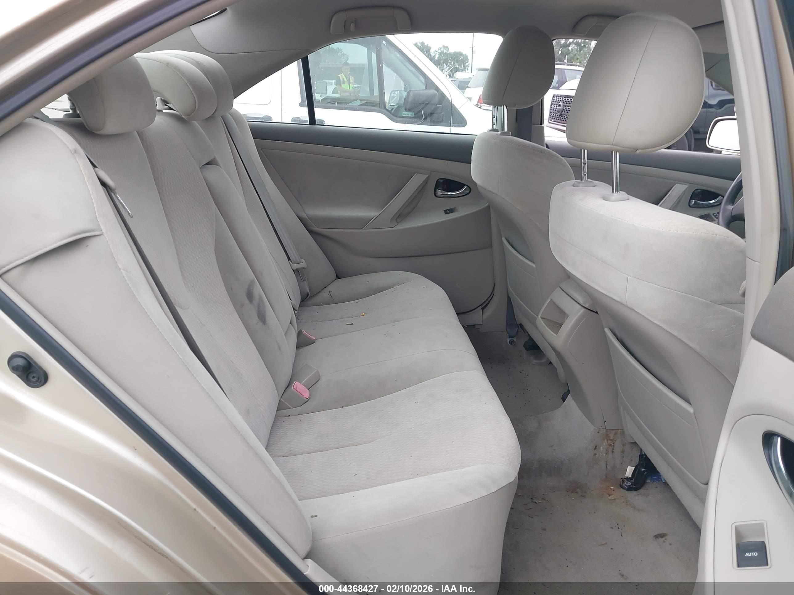 TOYOTA CAMRY image 8