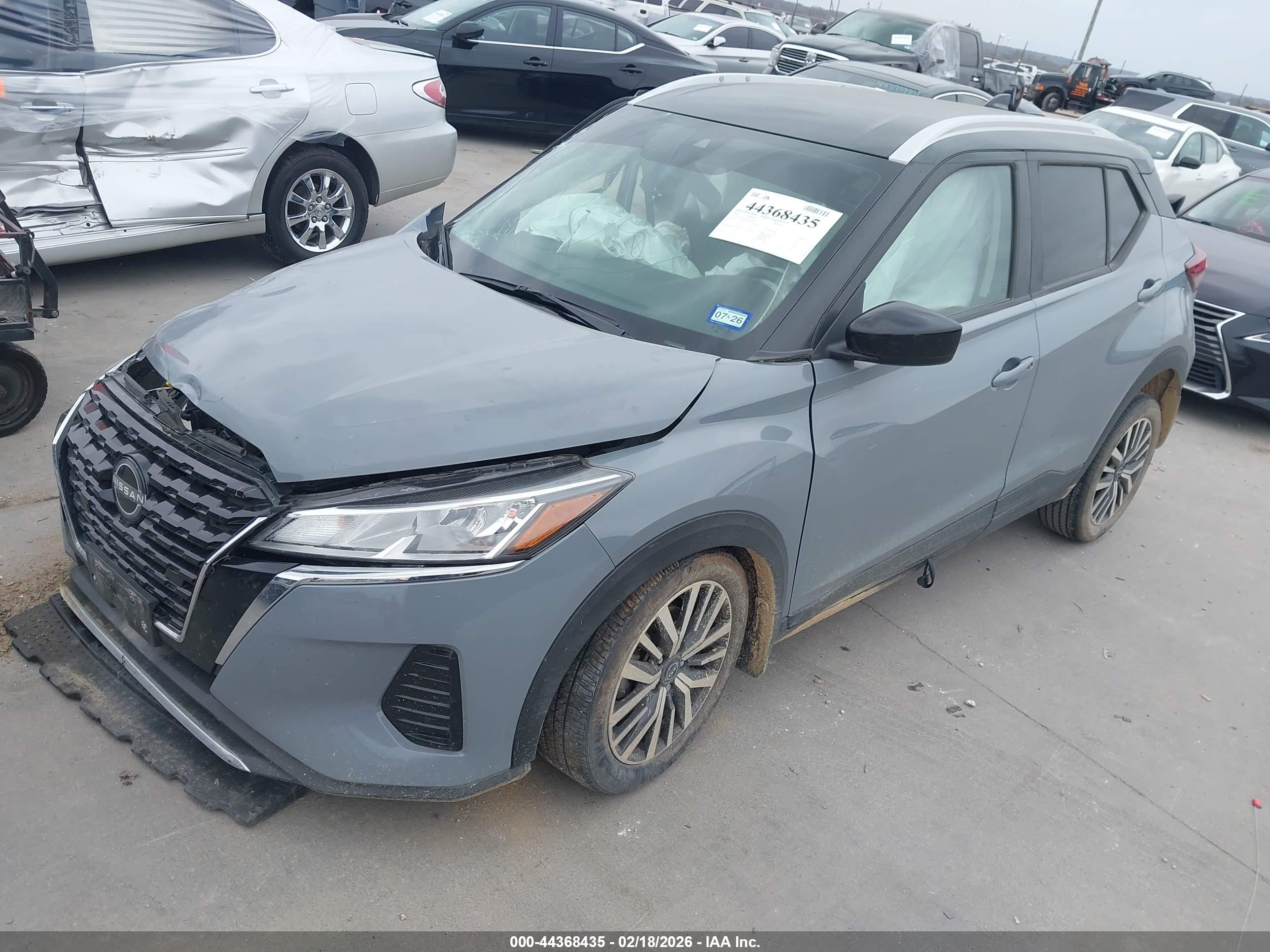 NISSAN KICKS image 2
