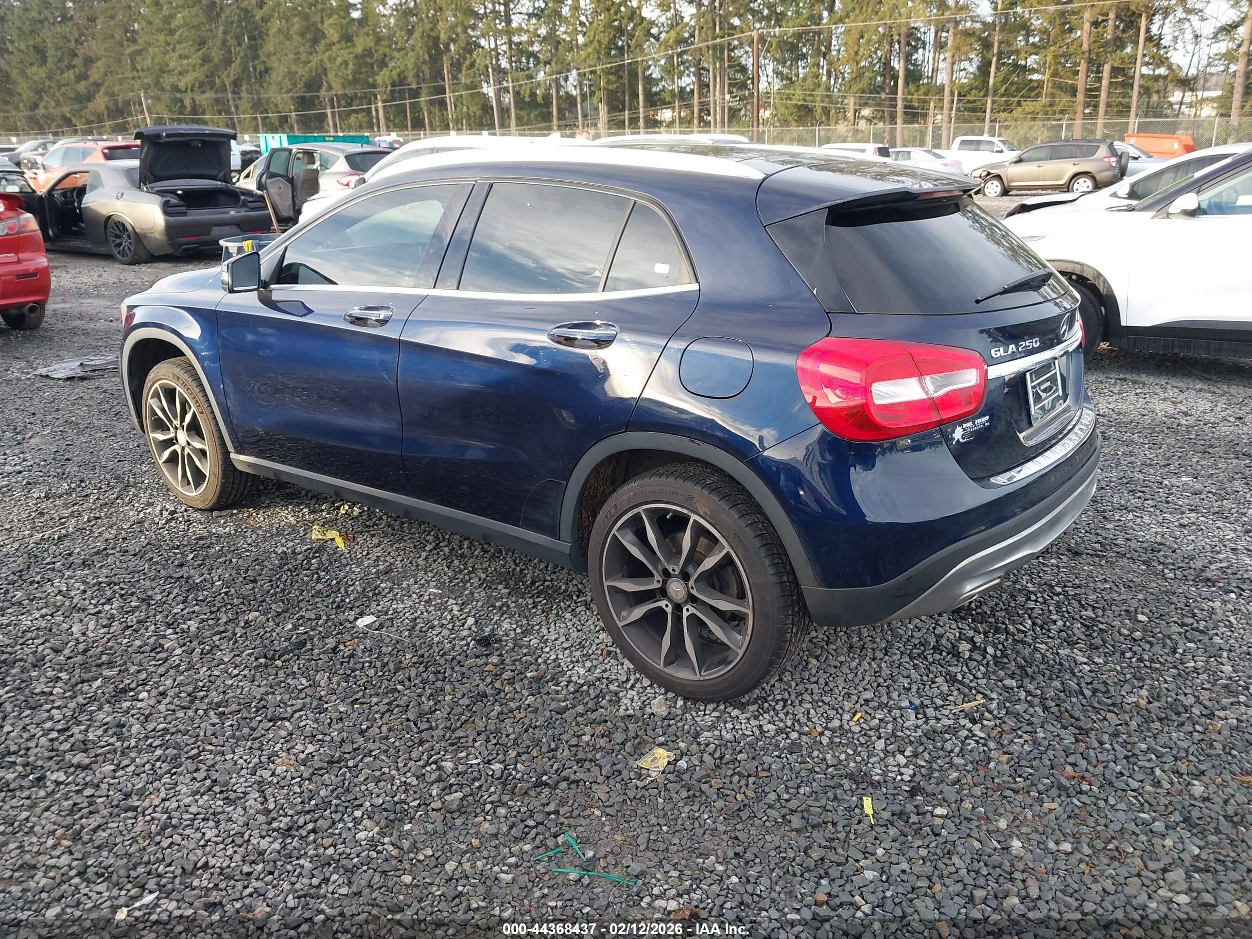 MERCEDES-BENZ GLA image 3