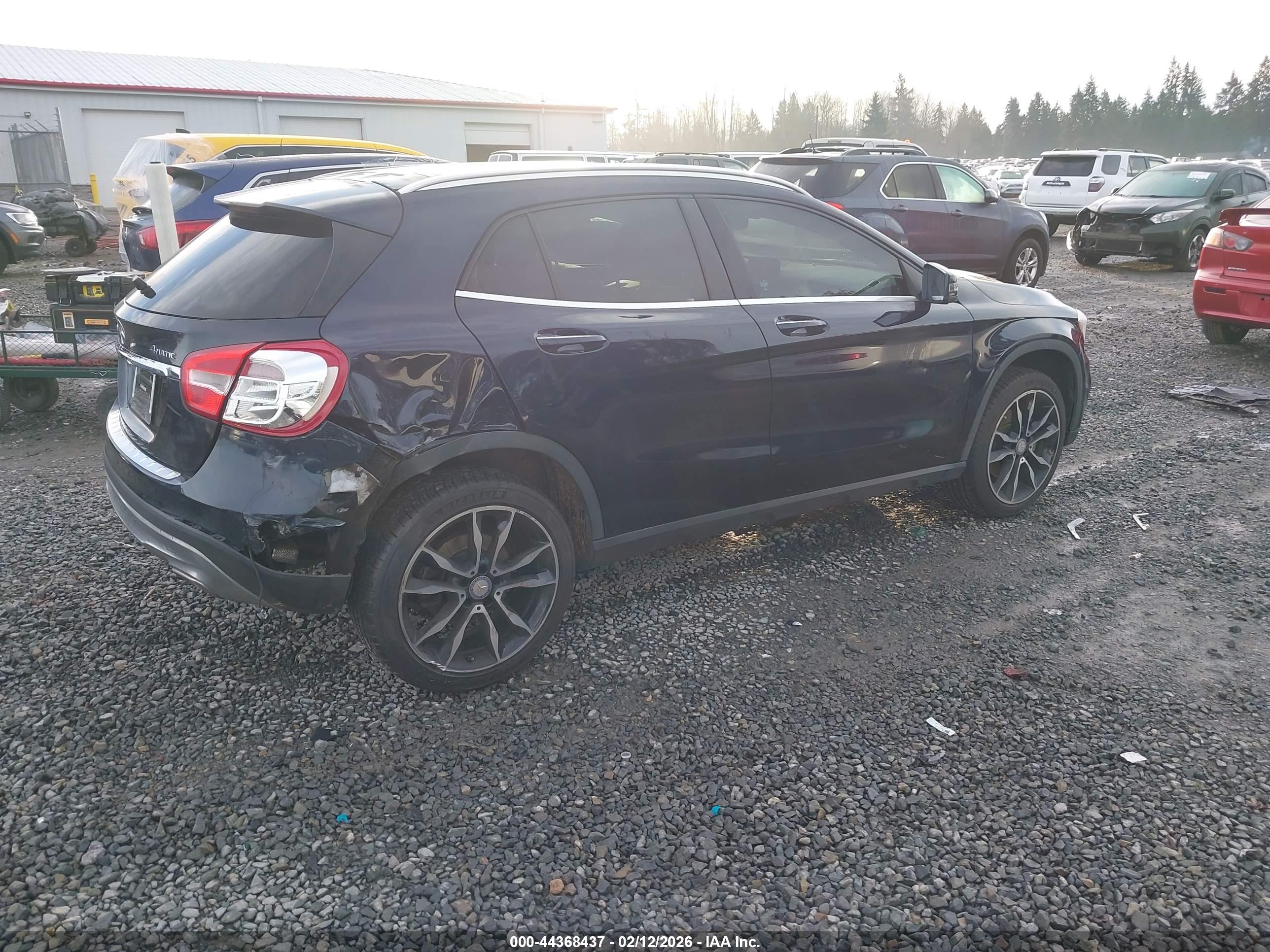 MERCEDES-BENZ GLA image 4