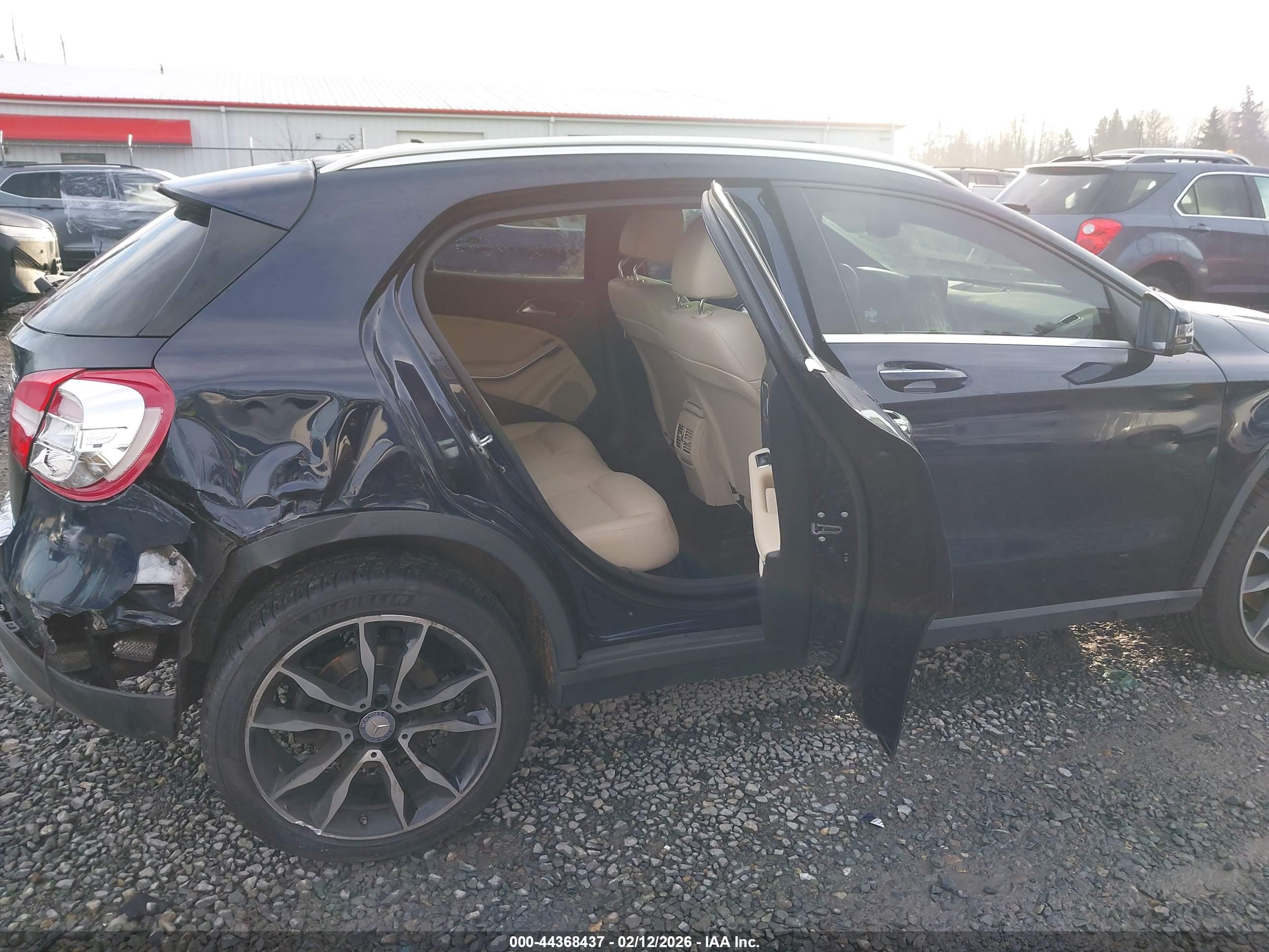 MERCEDES-BENZ GLA image 8