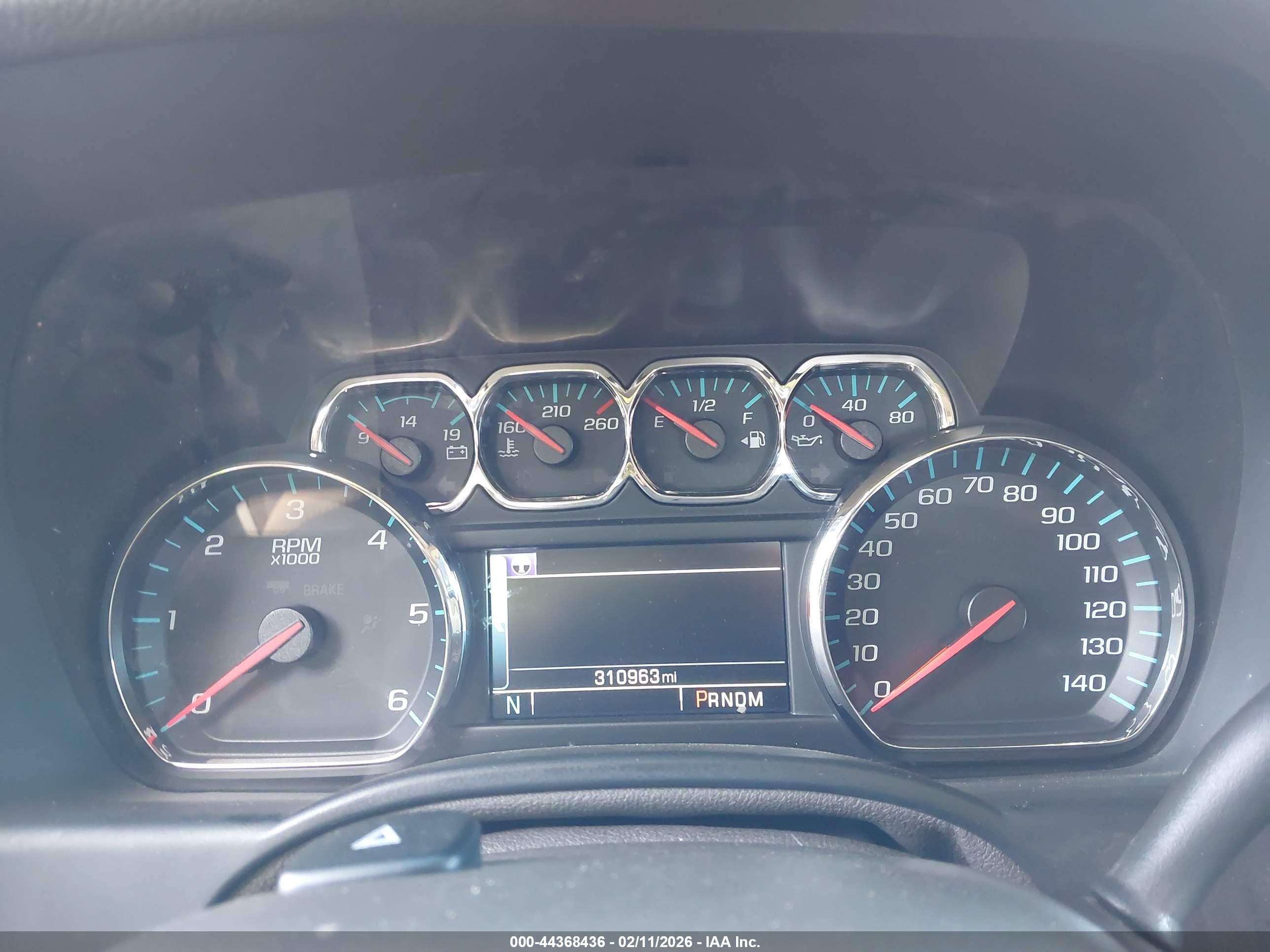 CHEVROLET SUBURBAN image 7