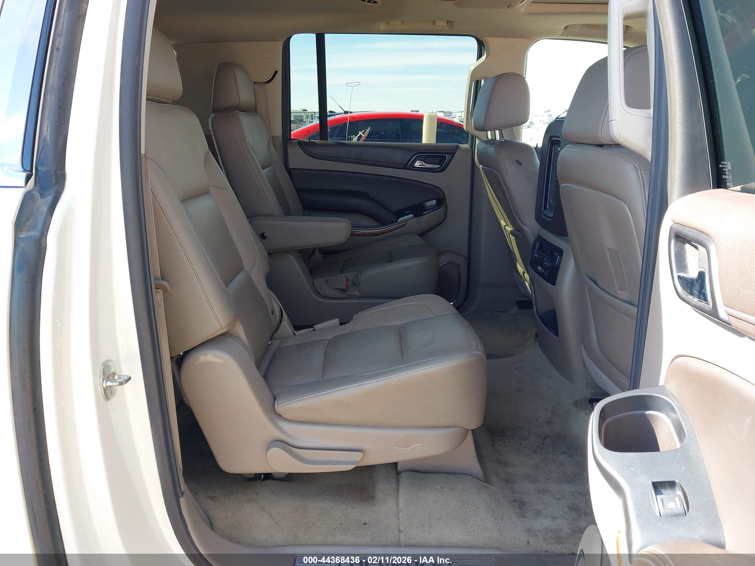 CHEVROLET SUBURBAN image 8