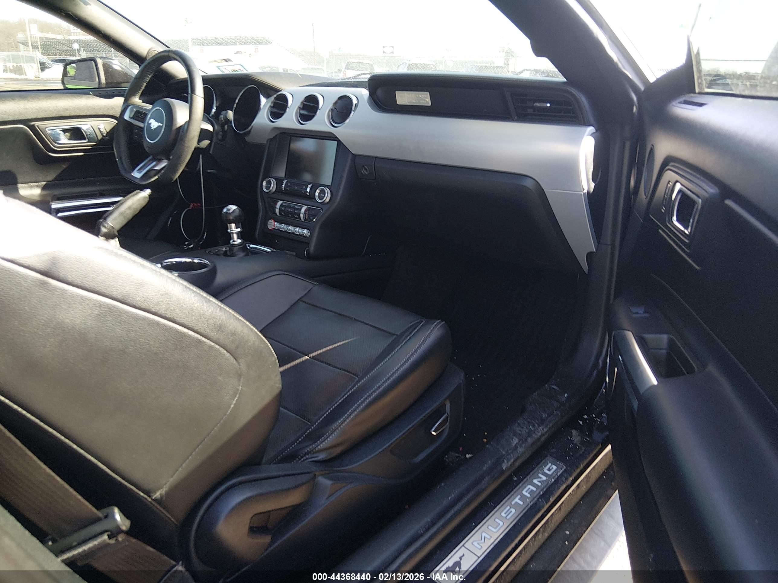 FORD MUSTANG image 5