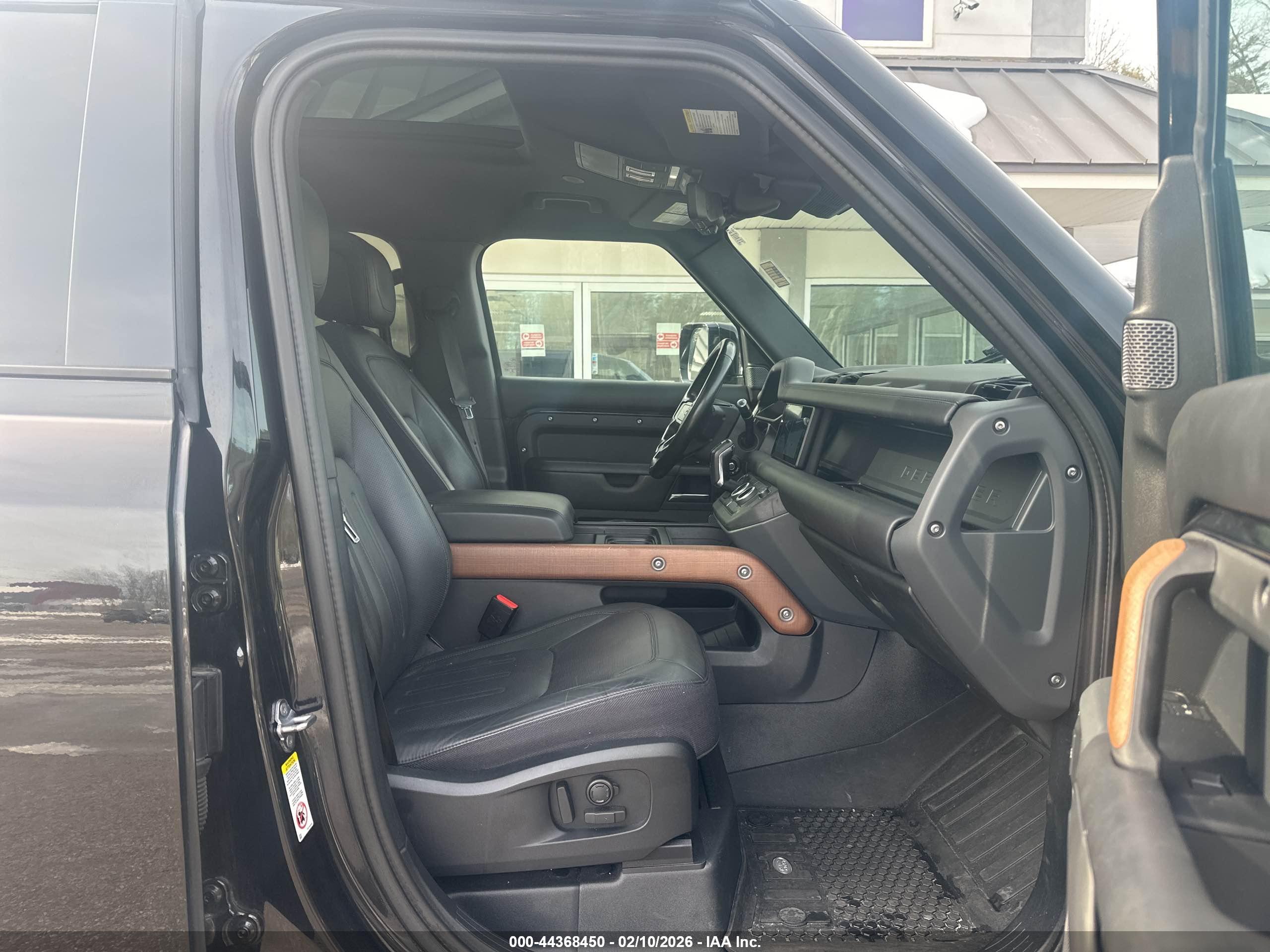 LAND ROVER image 5