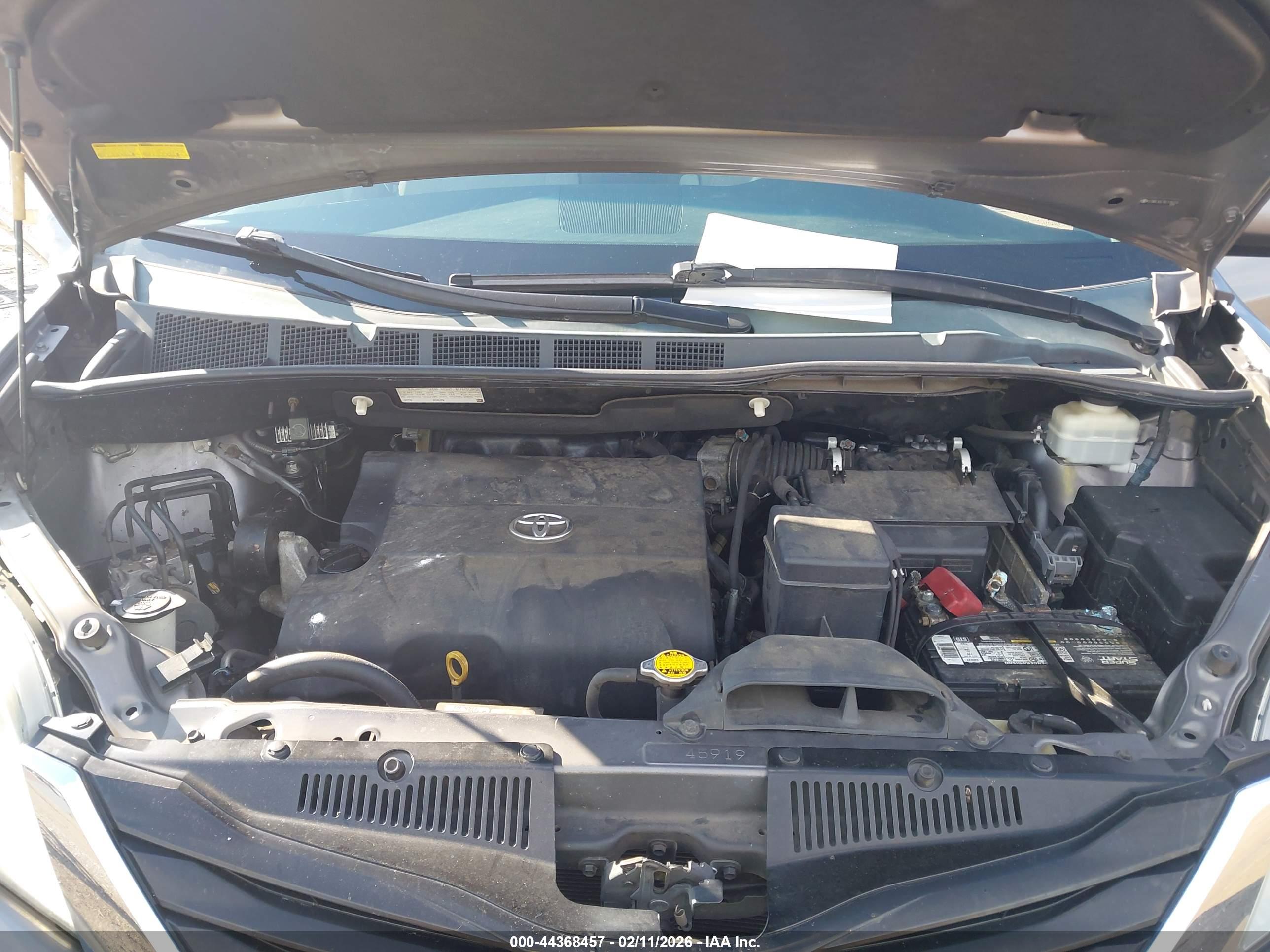 TOYOTA SIENNA image 10