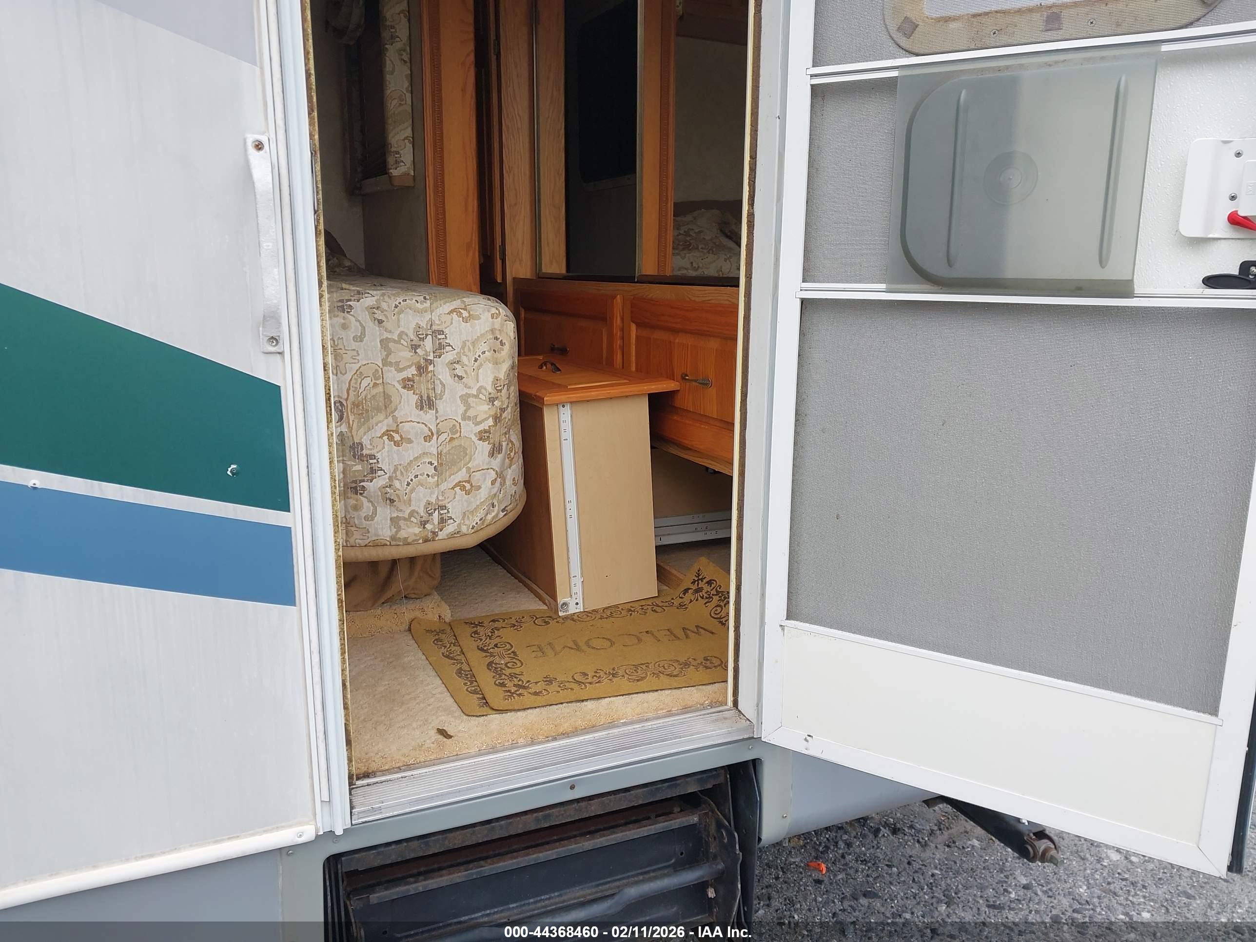HOLIDAY RAMBLER image 5