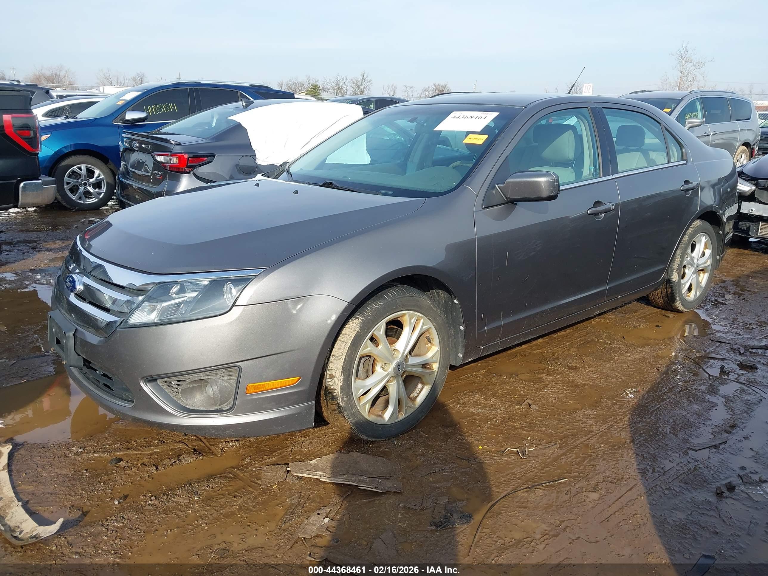 FORD FUSION image 2