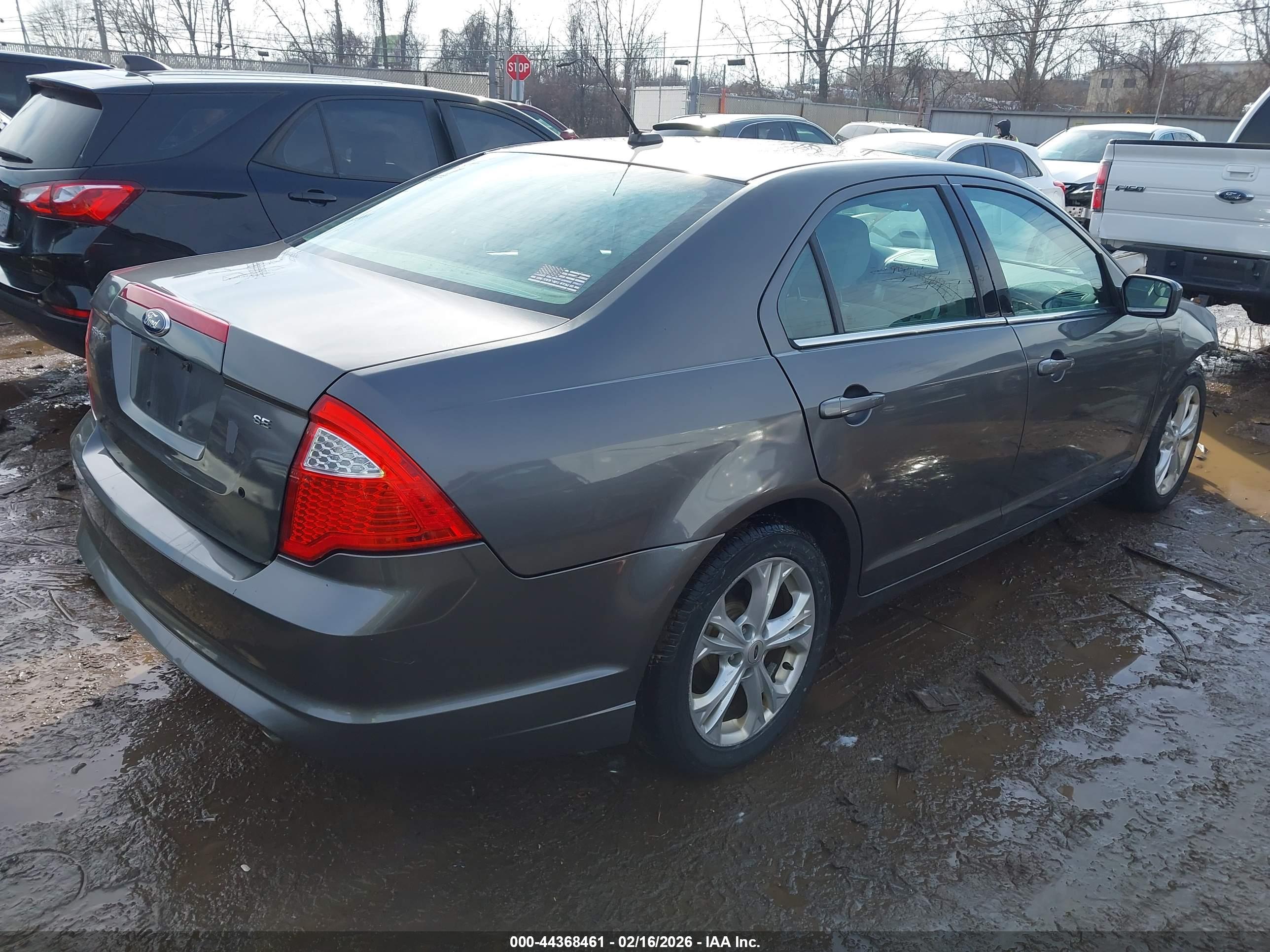 FORD FUSION image 4